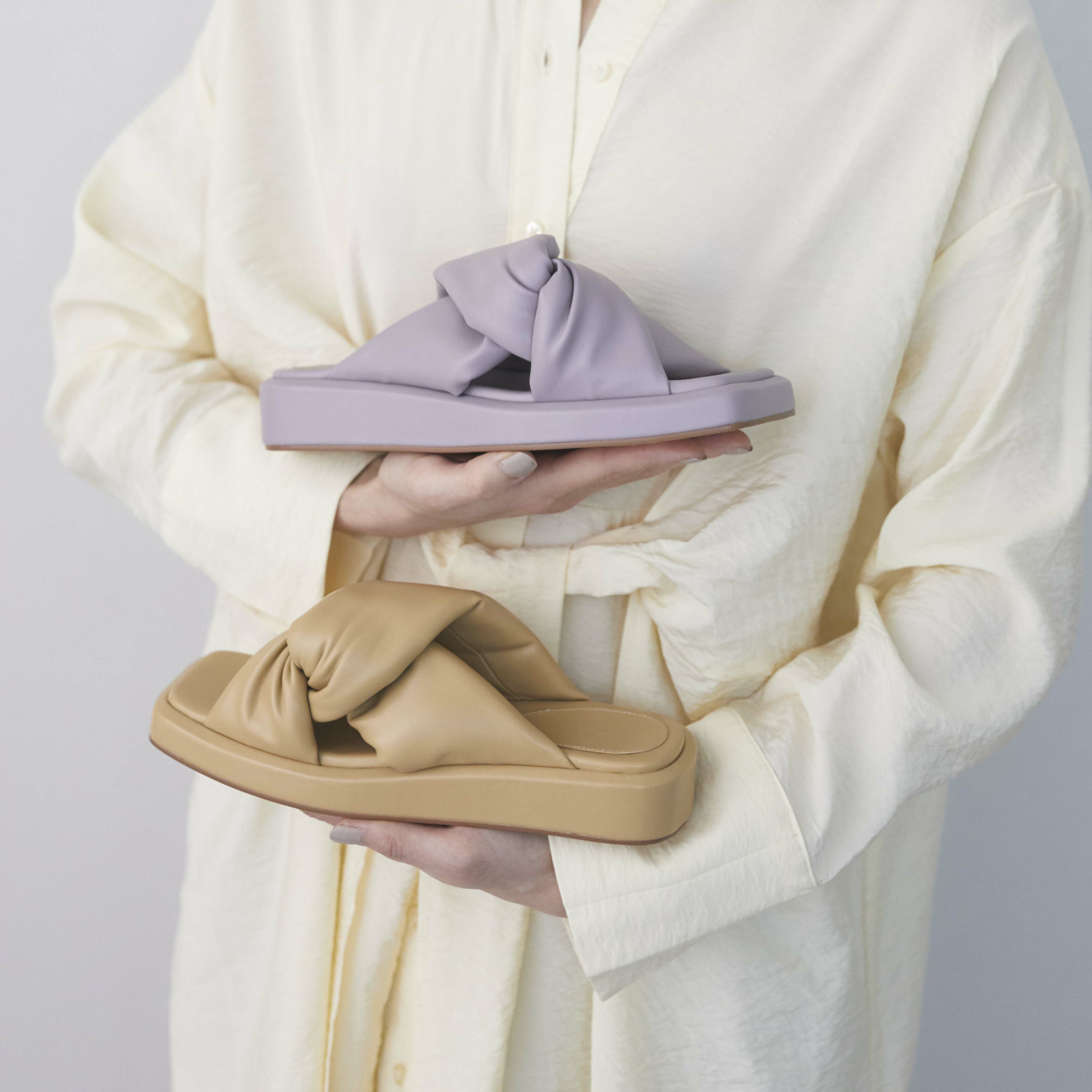 LE VERNIS(ル・ベルニ)Volume cross sandals | CASSELINI ONLINE SHOP