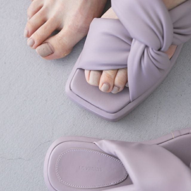 LE VERNIS(ル・ベルニ)Volume cross sandals | CASSELINI ONLINE SHOP