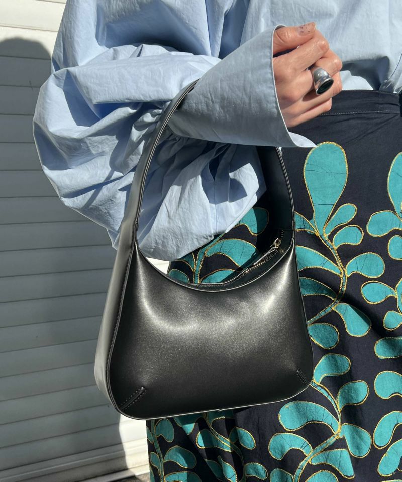 24時間以内発送 未使用品 希少カラー Leather Waist Bag LE VERNIS] Eco leather round bag | CASSELINI ONLINE SHOP