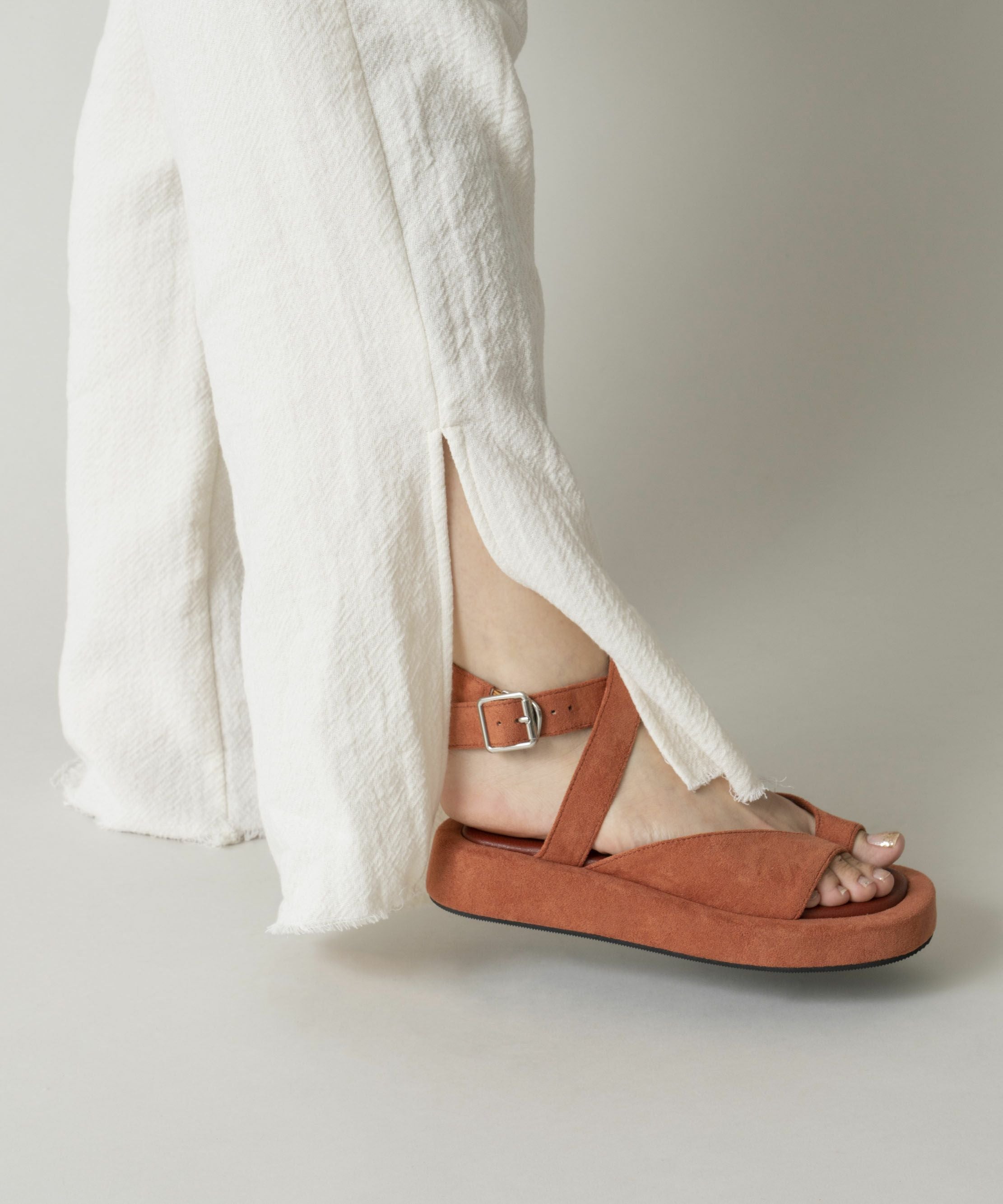 LE VERNIS] Wide belt sandals | CASSELINI ONLINE SHOP