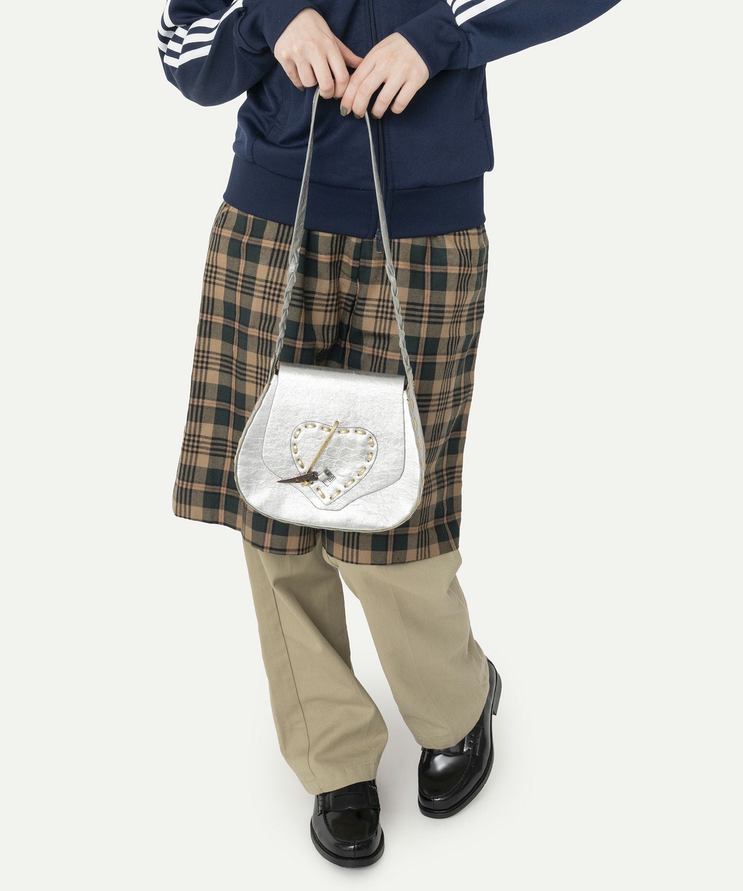 HEY! Mrs ROSE(ヘイ！ミセスローズ)メタルステッチポシェット