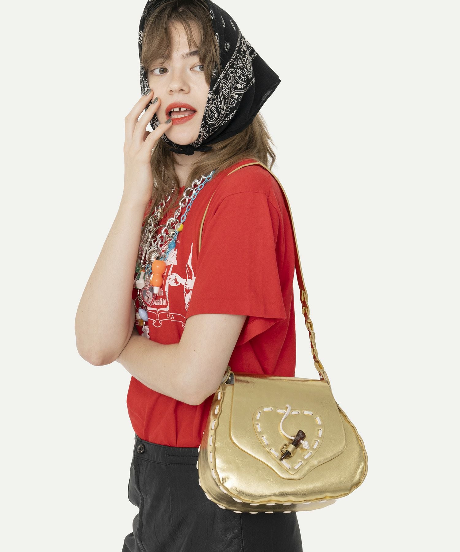 HEY! Mrs ROSE(ヘイ！ミセスローズ)メタルステッチポシェット