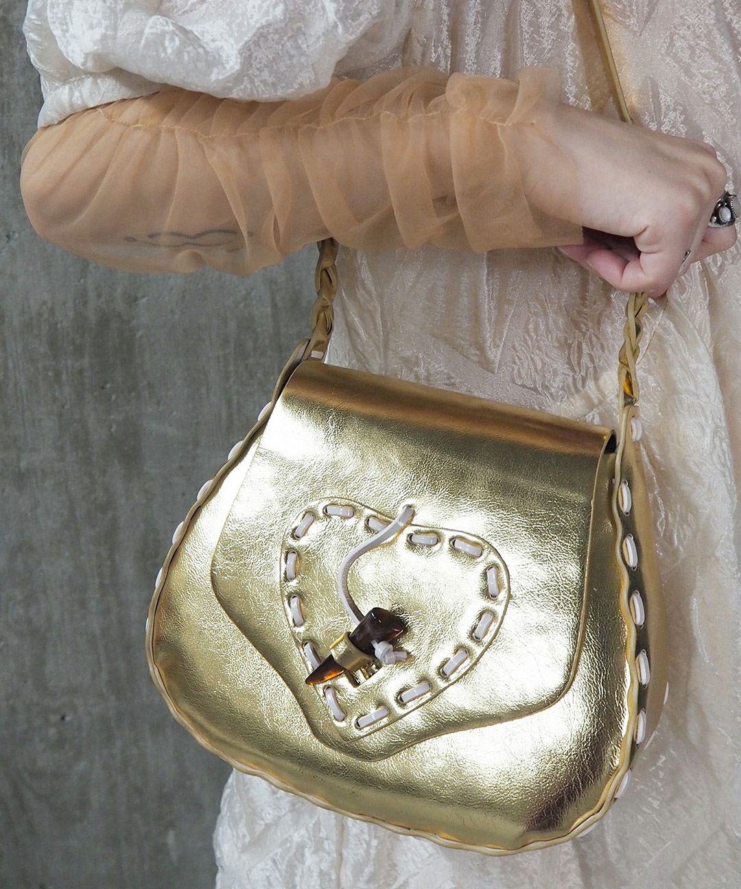 HEY! Mrs ROSE(ヘイ！ミセスローズ)メタルステッチポシェット