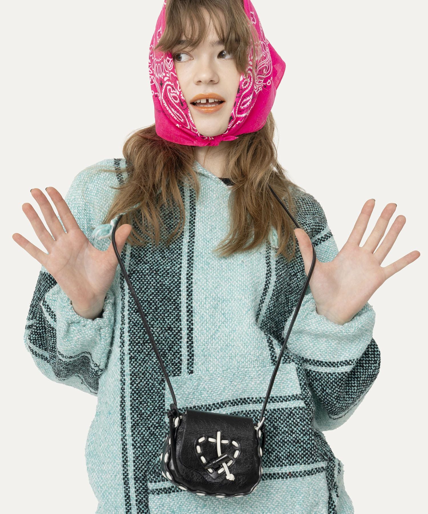 HEY! Mrs ROSE(ヘイ！ミセスローズ)ステッチハートポーチ | CASSELINI