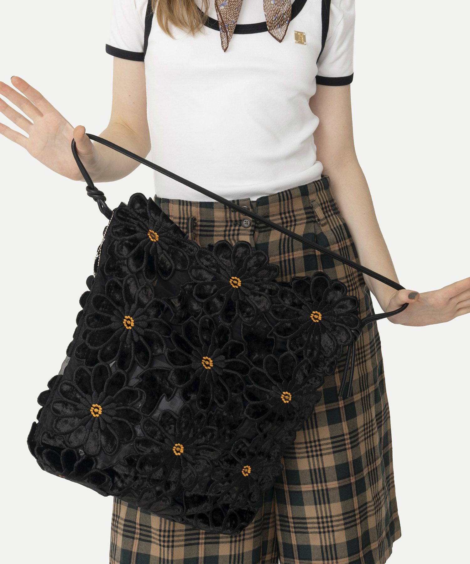 HEY! Mrs ROSE(ヘイ！ミセスローズ)ベロアフラワーTOTE | CASSELINI