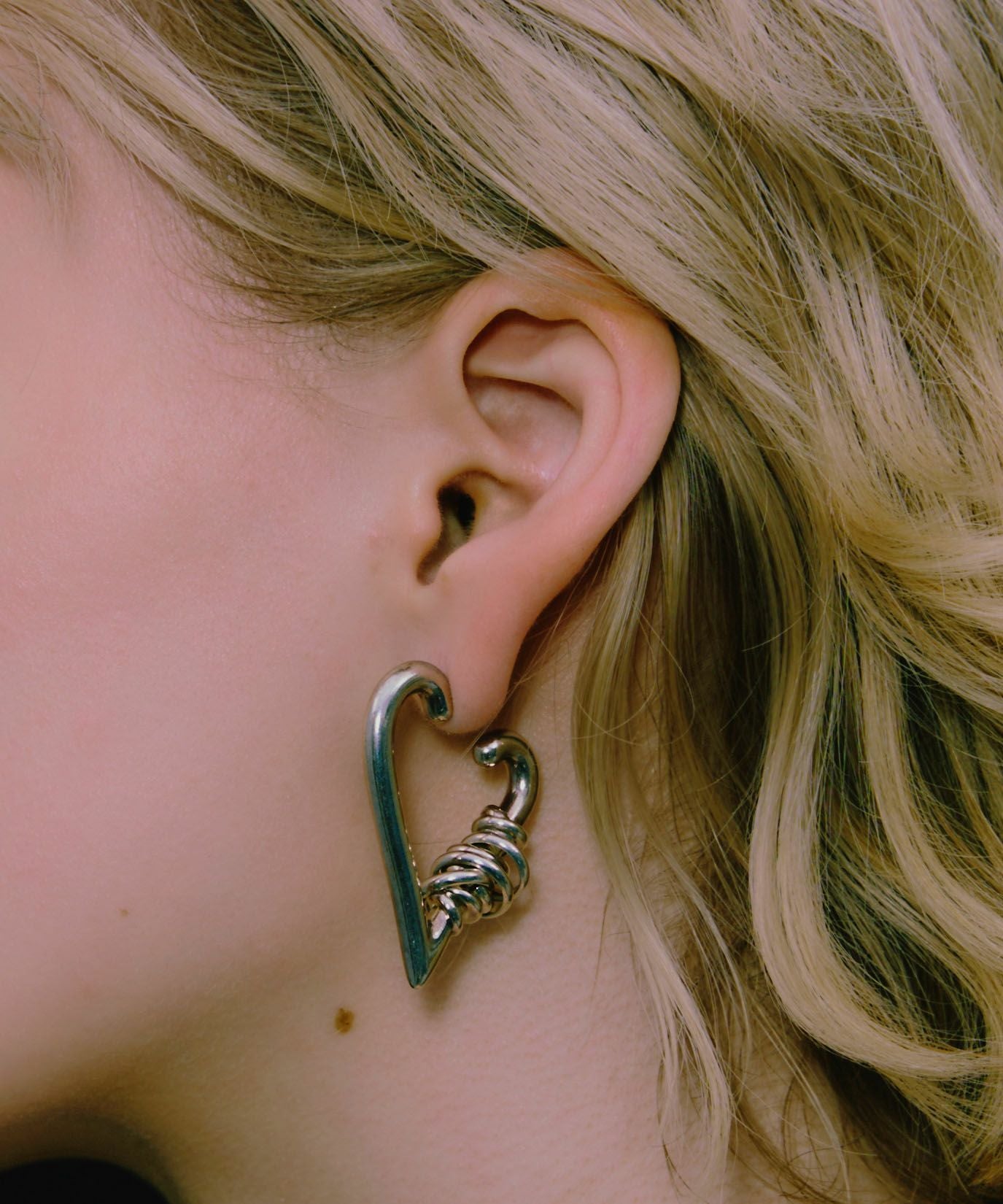 LAPUIS] Coil heart hoop pierced earrings | CASSELINI ONLINE SHOP