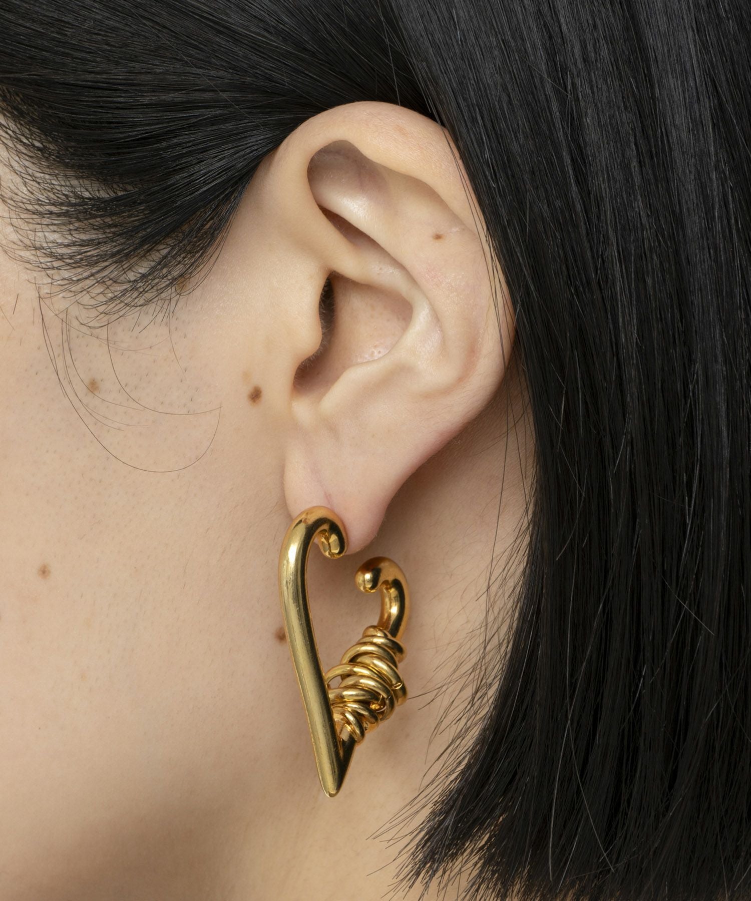 LAPUIS] Coil heart hoop pierced earrings | CASSELINI ONLINE SHOP
