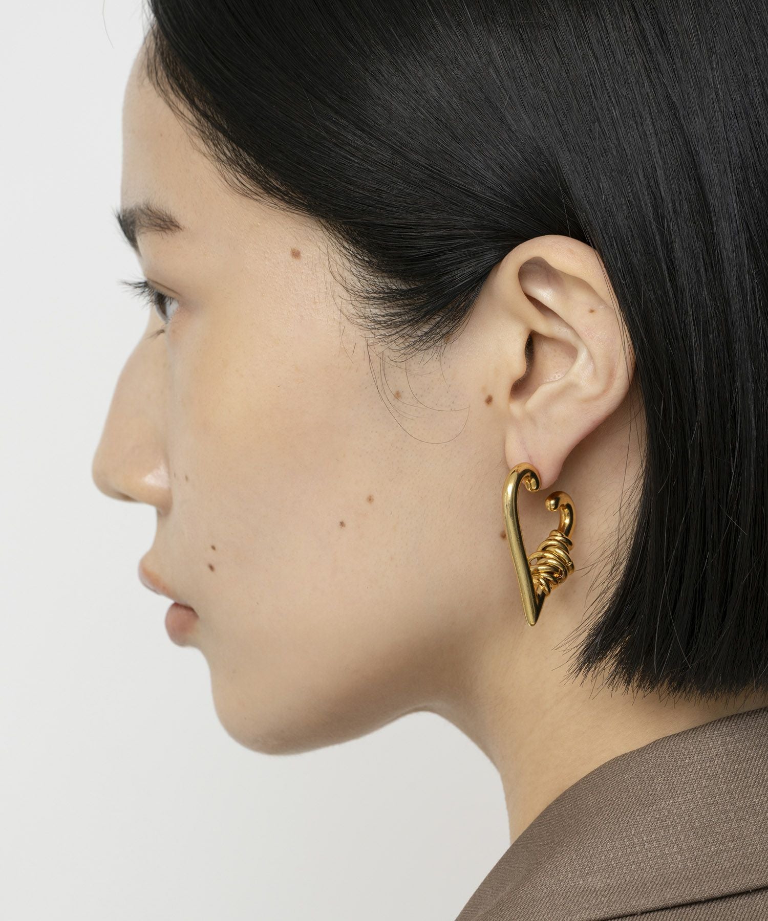 LAPUIS] Coil heart hoop pierced earrings | CASSELINI ONLINE SHOP