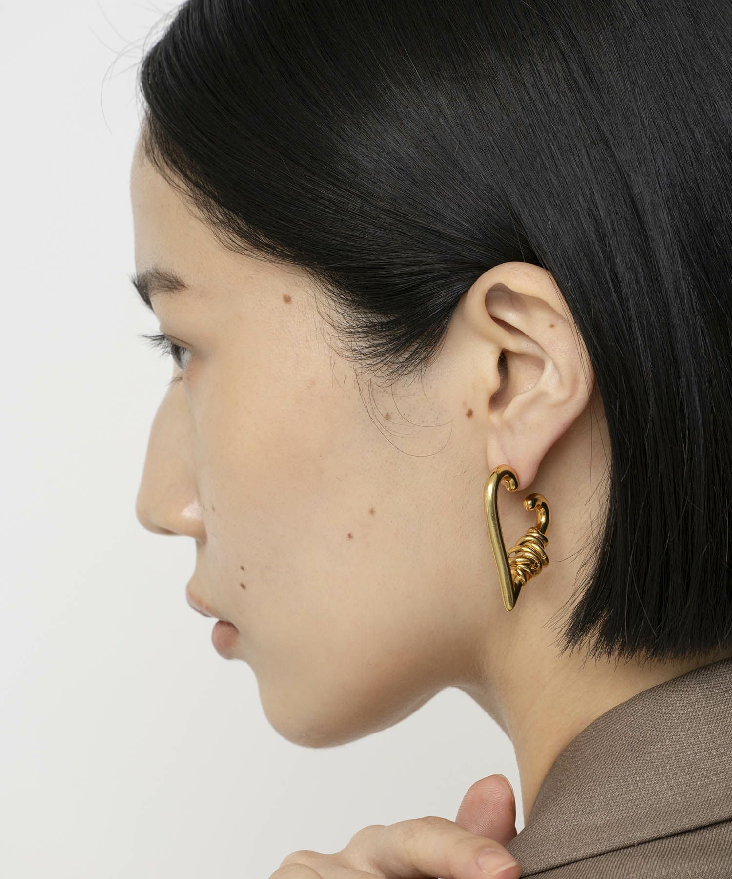 LAPUIS] Coil heart hoop pierced earrings | CASSELINI ONLINE SHOP