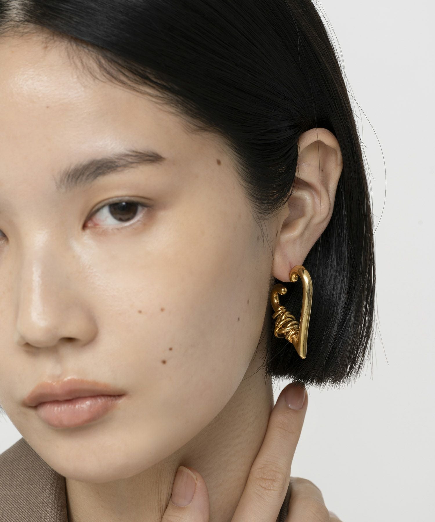 LAPUIS] Coil heart hoop pierced earrings | CASSELINI ONLINE SHOP