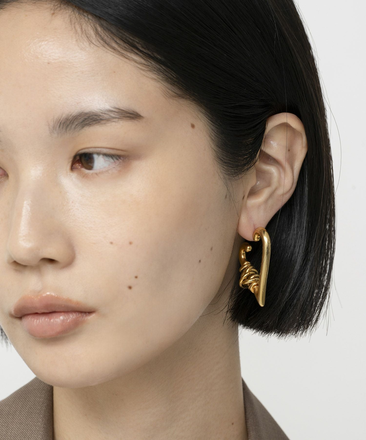 14kgfリリーオブザバレーピアス/イヤリング LAPUIS] Coil heart hoop pierced earrings | CASSELINI ONLINE SHOP