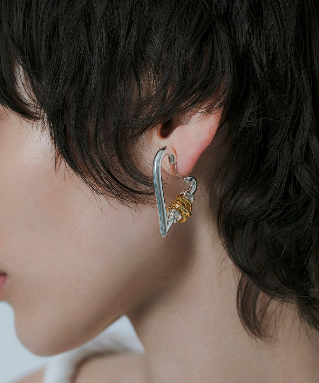 LAPUIS] Coil heart hoop earrings | CASSELINI ONLINE SHOP