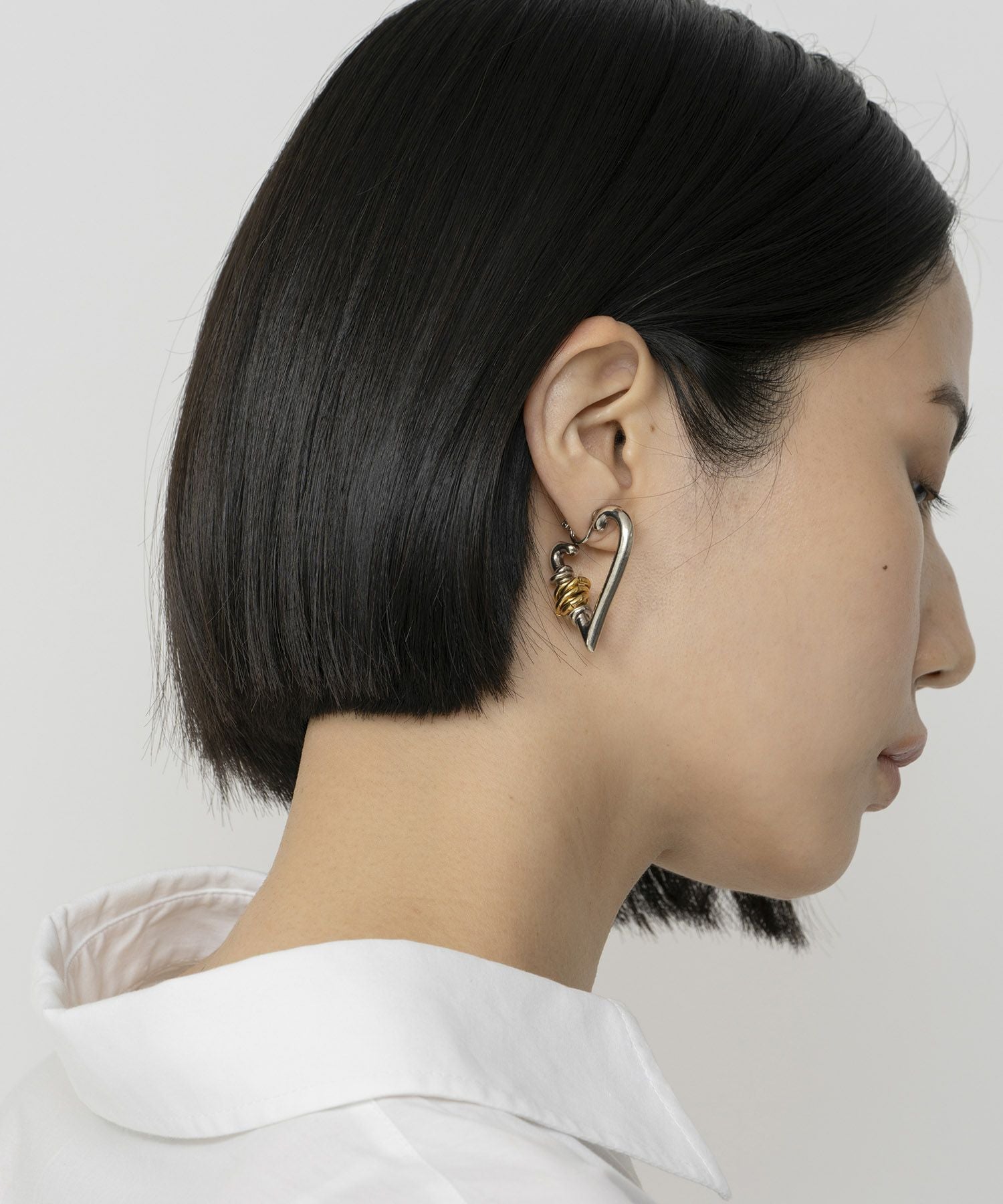 LAPUIS] Coil heart hoop earrings | CASSELINI ONLINE SHOP