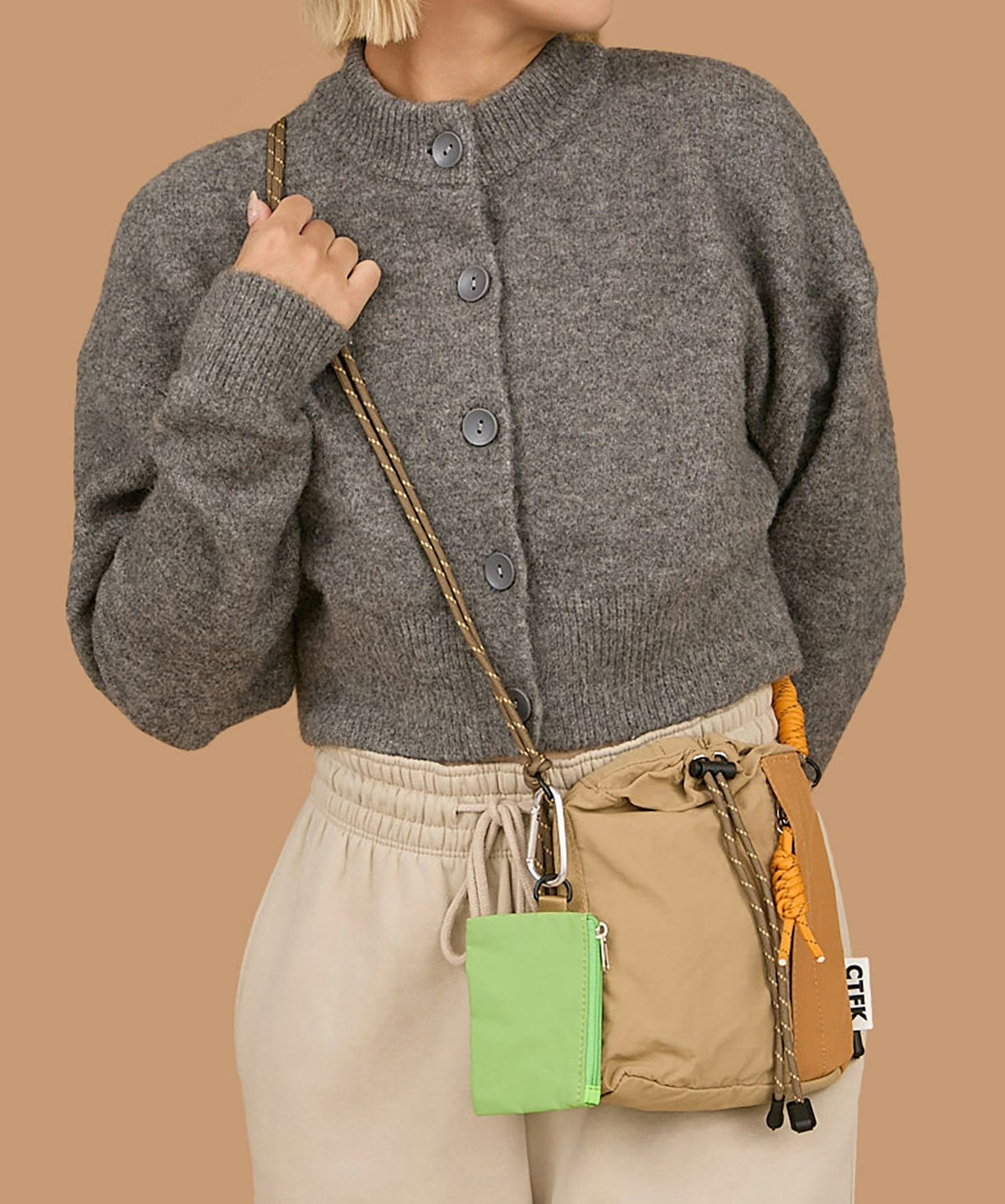 COLOR：ベージュ