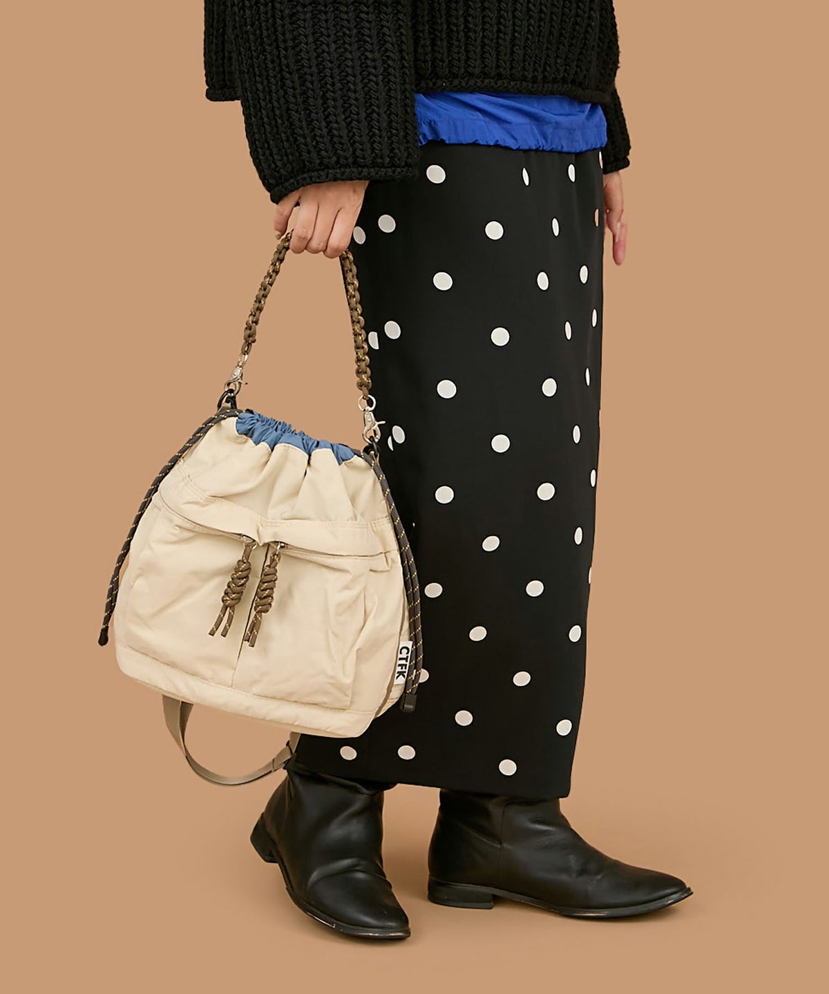 COLOR：アイボリー