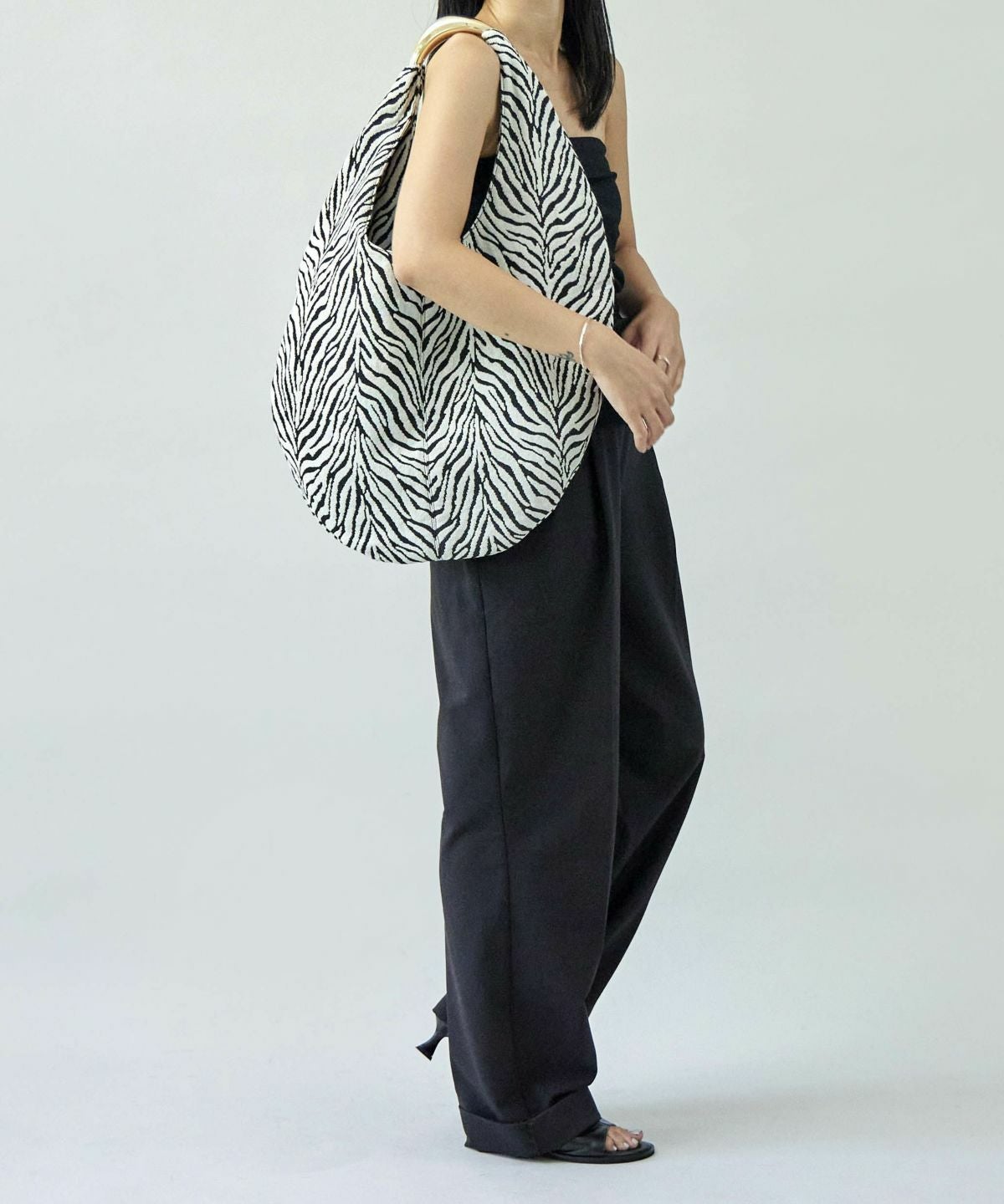 LE VERNIS] Sculpture bag M | CASSELINI ONLINE SHOP
