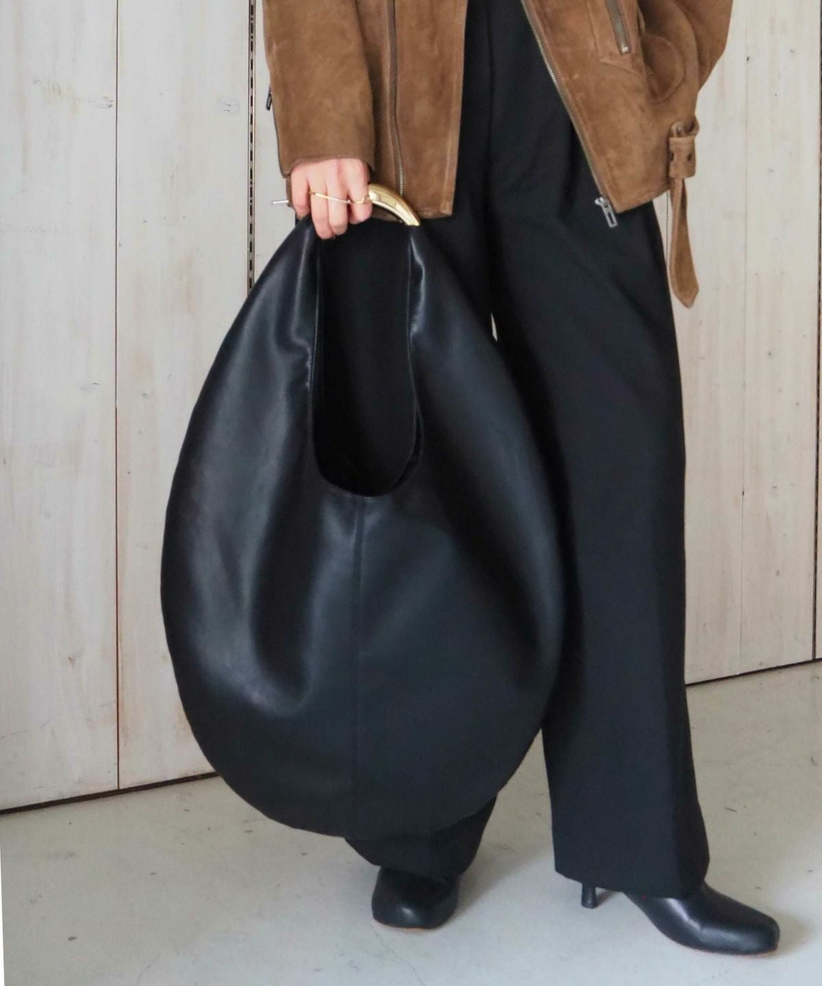 新品未使用LE VERNIS Sculpture bag M ブラック LE VERNIS] Sculpture bag M | CASSELINI ONLINE SHOP