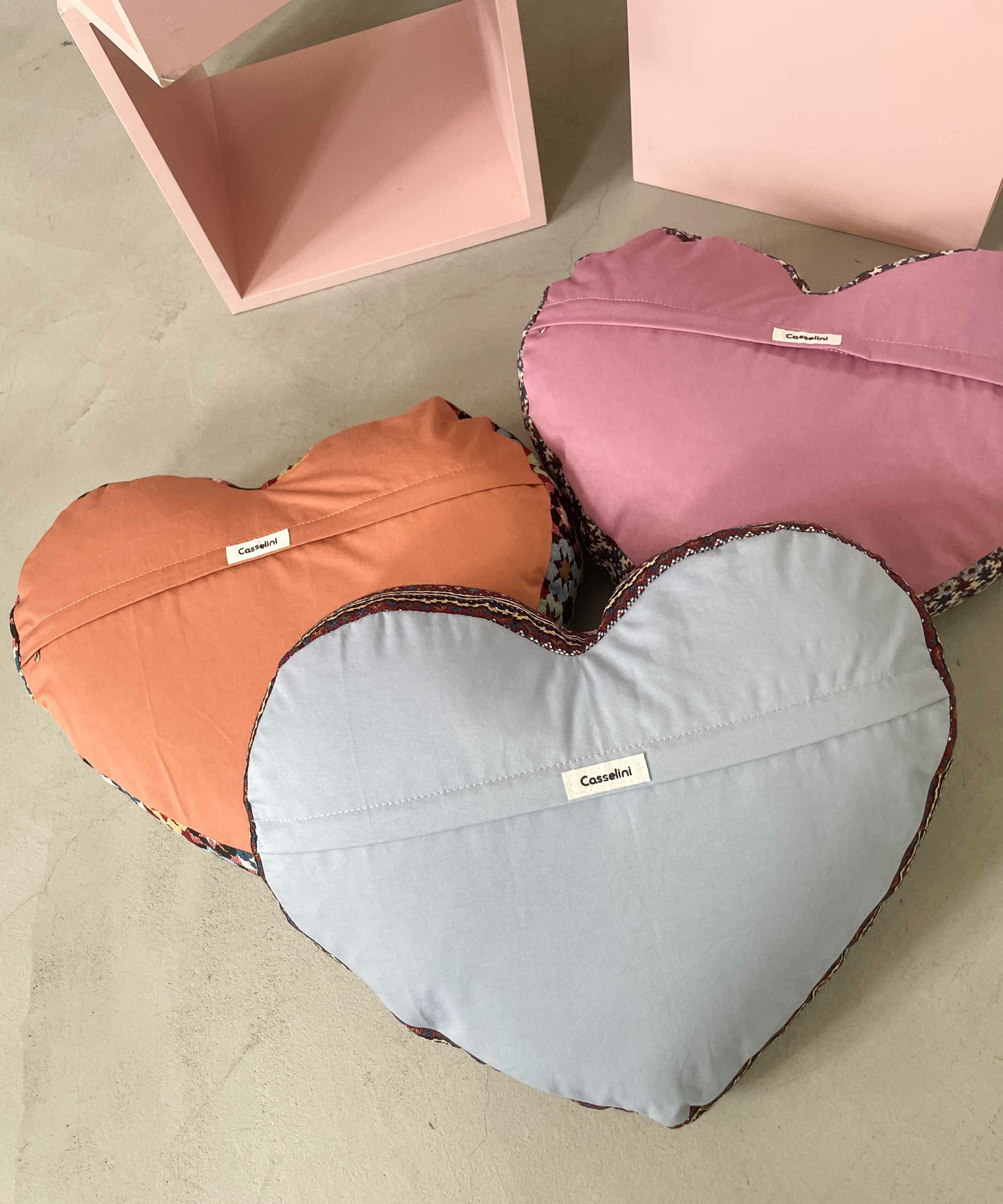 Casselini キャセリーニ ハート フラワーダイカット クッション Casselini HOME(キャセリーニ ホーム)ジャガードハートクッション