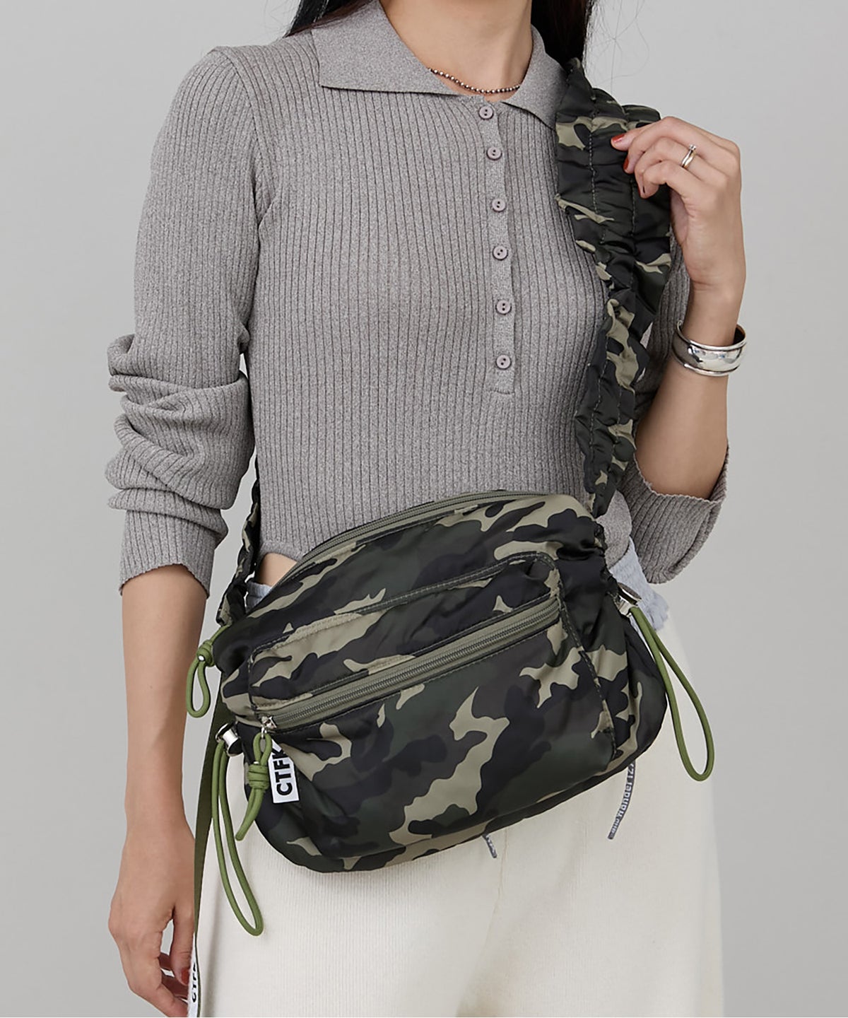 COLOR：オリーブ