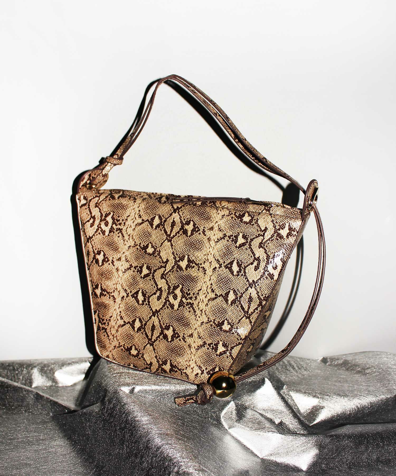 LE VERNIS] Transformer bag | CASSELINI ONLINE SHOP