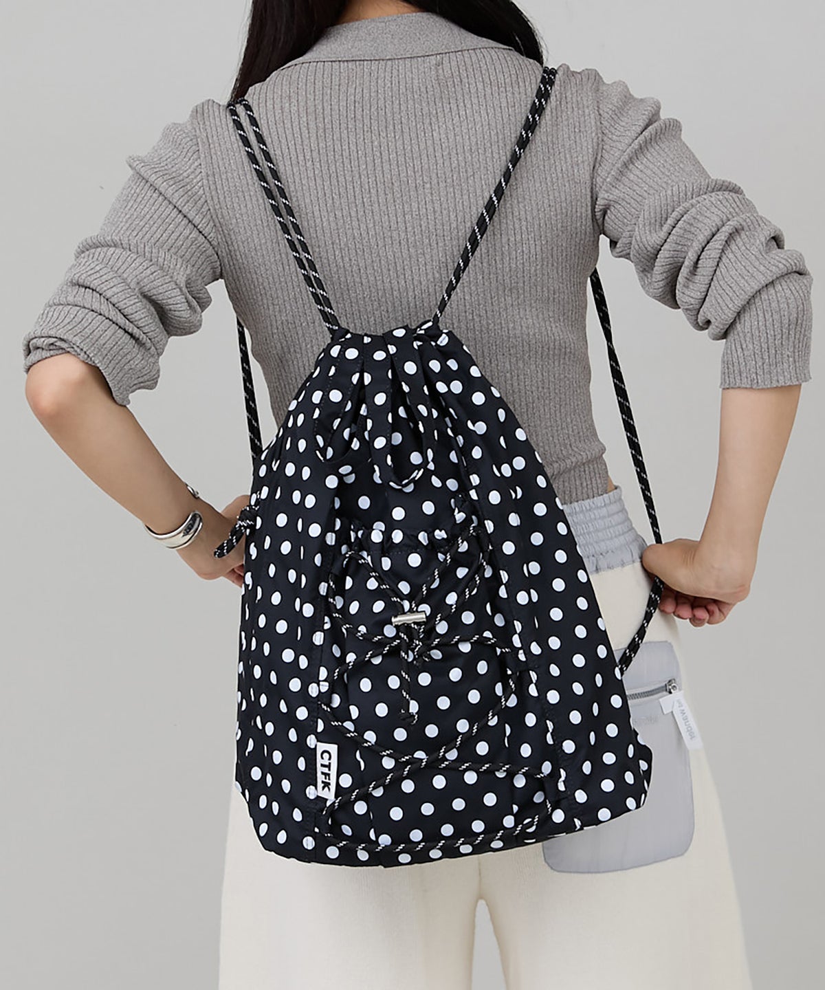 COLOR:モノトーン