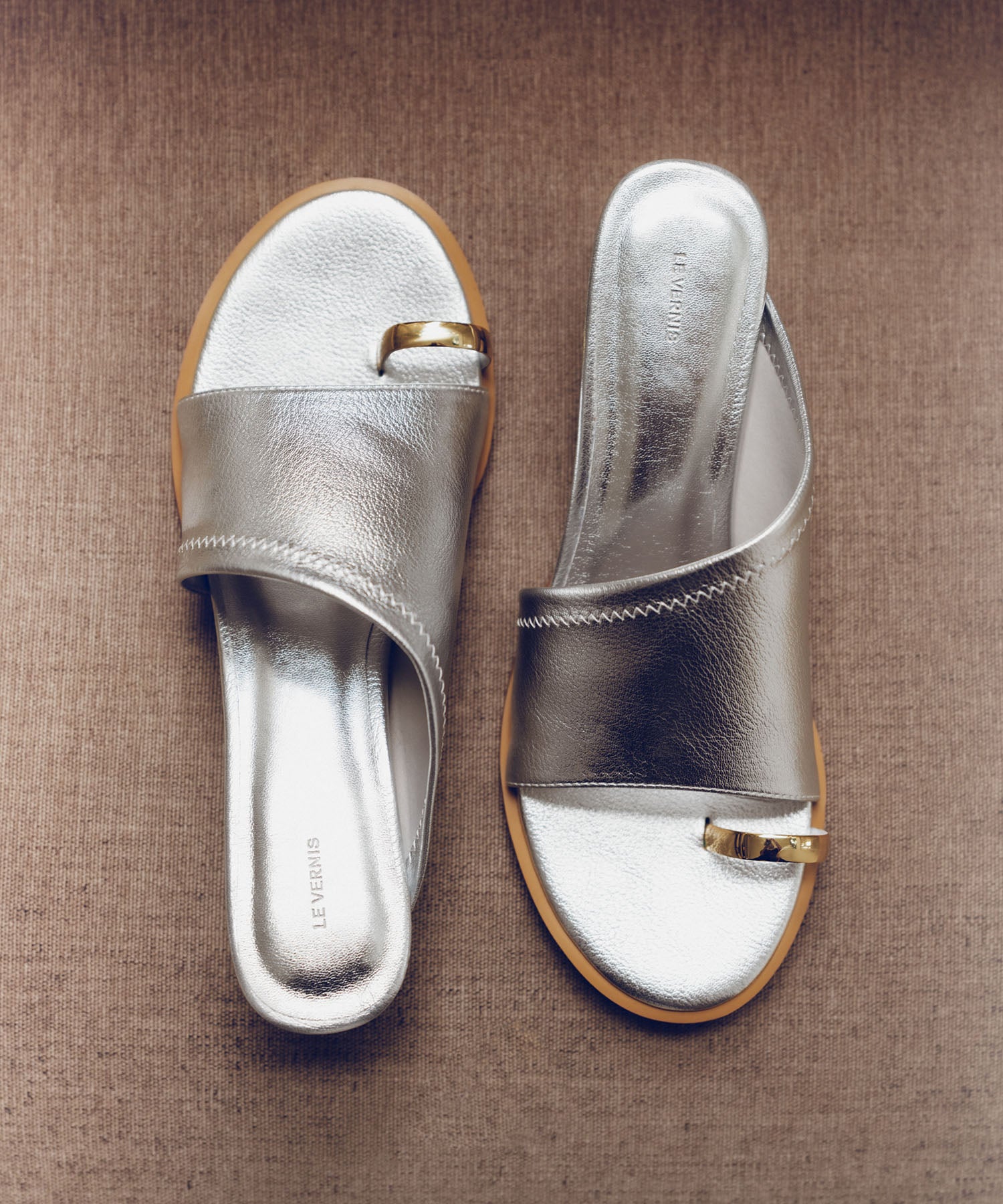 新色追加】[LE VERNIS] Toe ring sandals | CASSELINI ONLINE SHOP