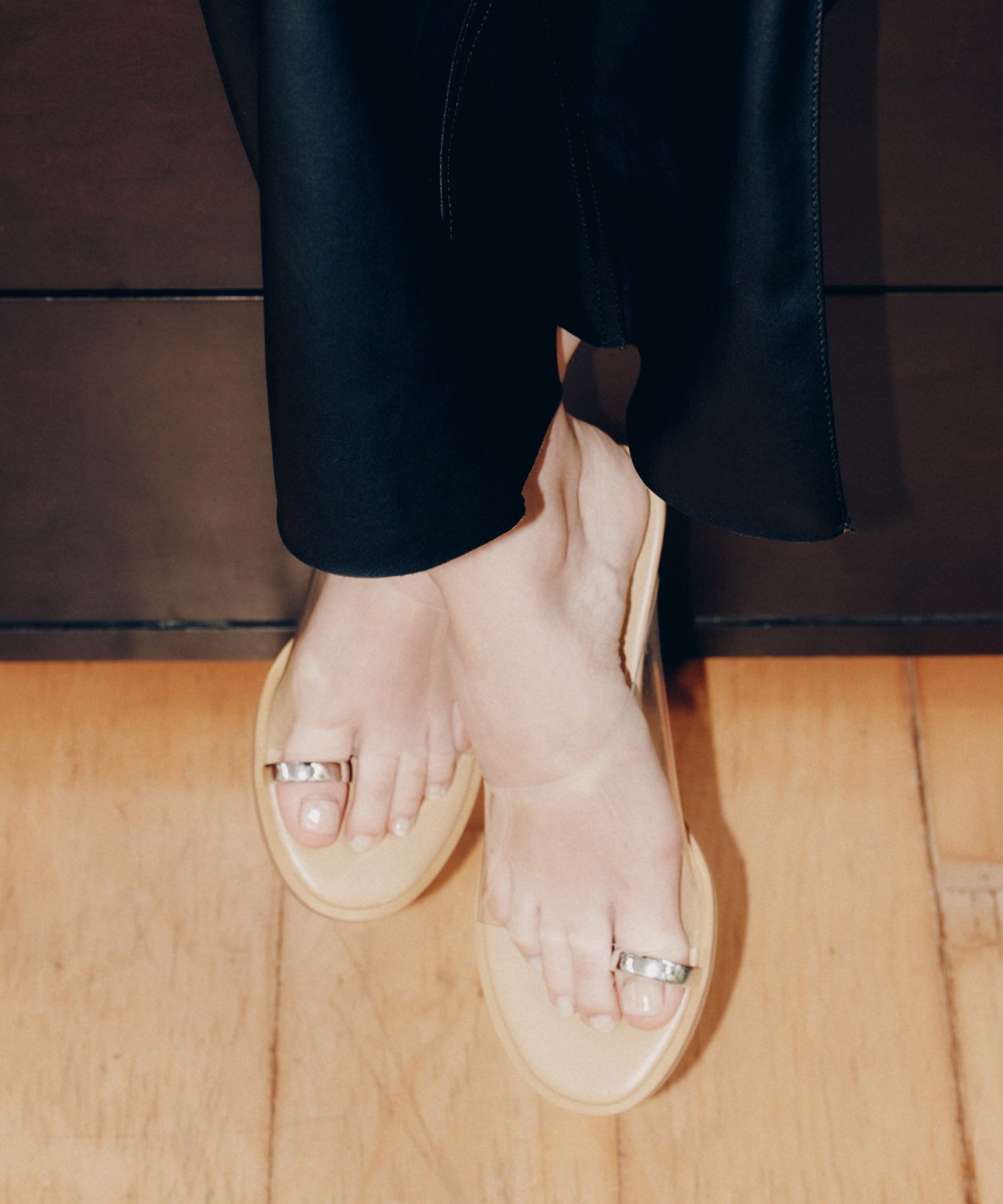 新色追加】[LE VERNIS] Toe ring sandals | CASSELINI ONLINE SHOP