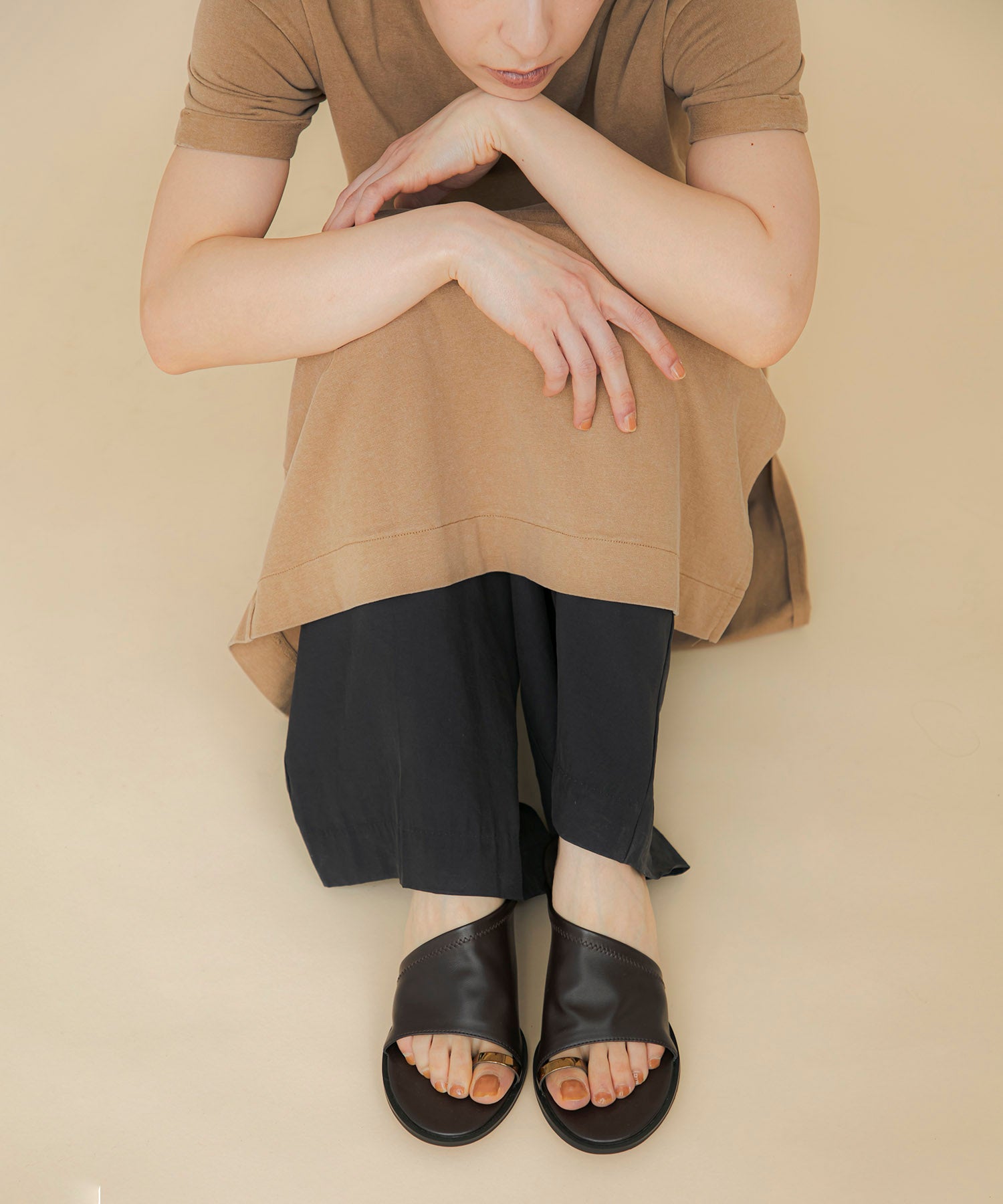 LE VERNIS ルベルニ Toe ring sandals Le Vernis（ル・ベルニ） サンダル LE VERNIS(ル・ベルニ)Toe ring