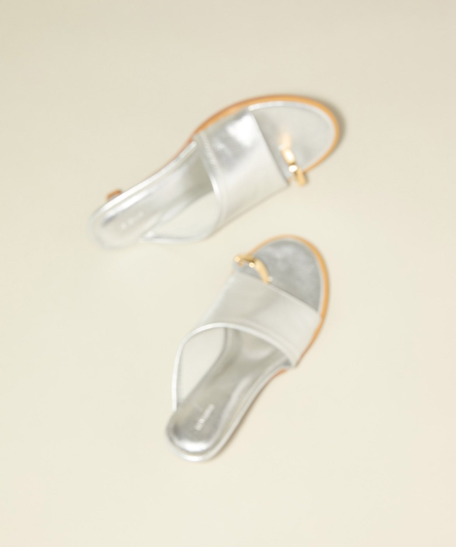 新色追加】[LE VERNIS] Toe ring sandals | CASSELINI ONLINE SHOP