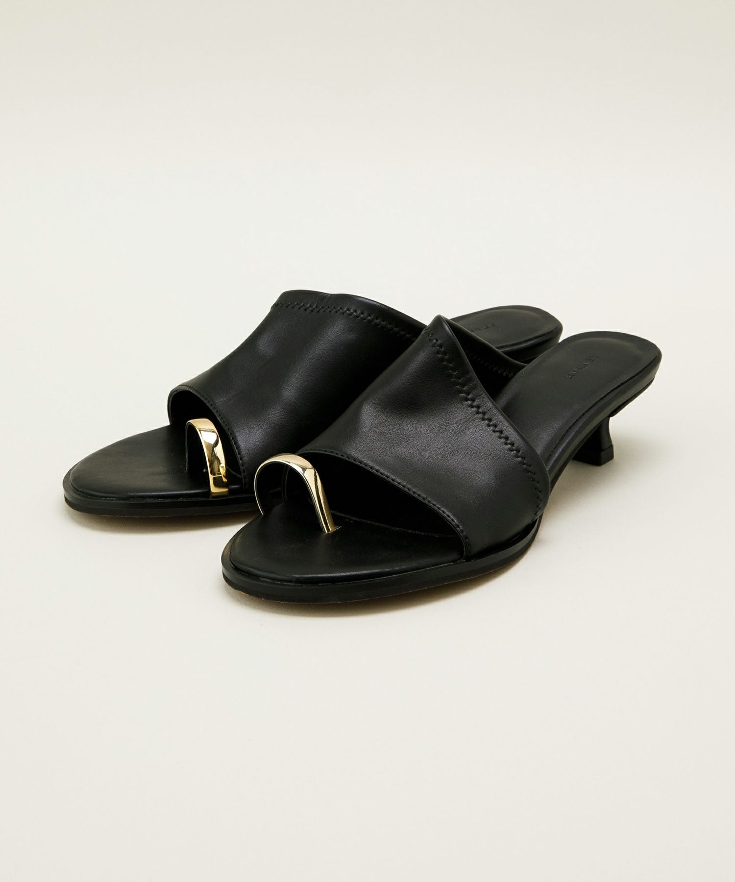 新色追加】[LE VERNIS] Toe ring sandals | CASSELINI ONLINE SHOP