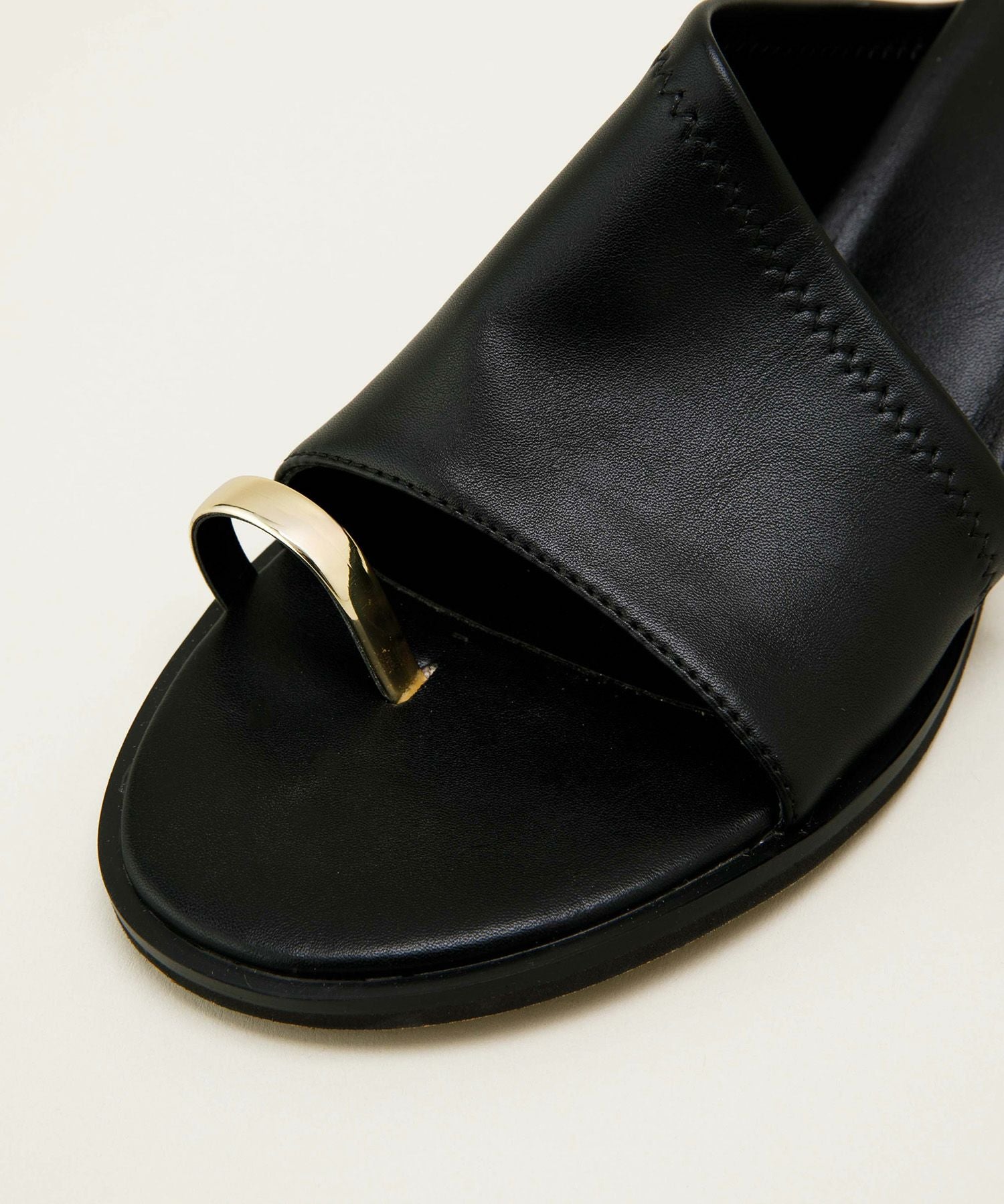 新色追加】[LE VERNIS] Toe ring sandals | CASSELINI ONLINE SHOP
