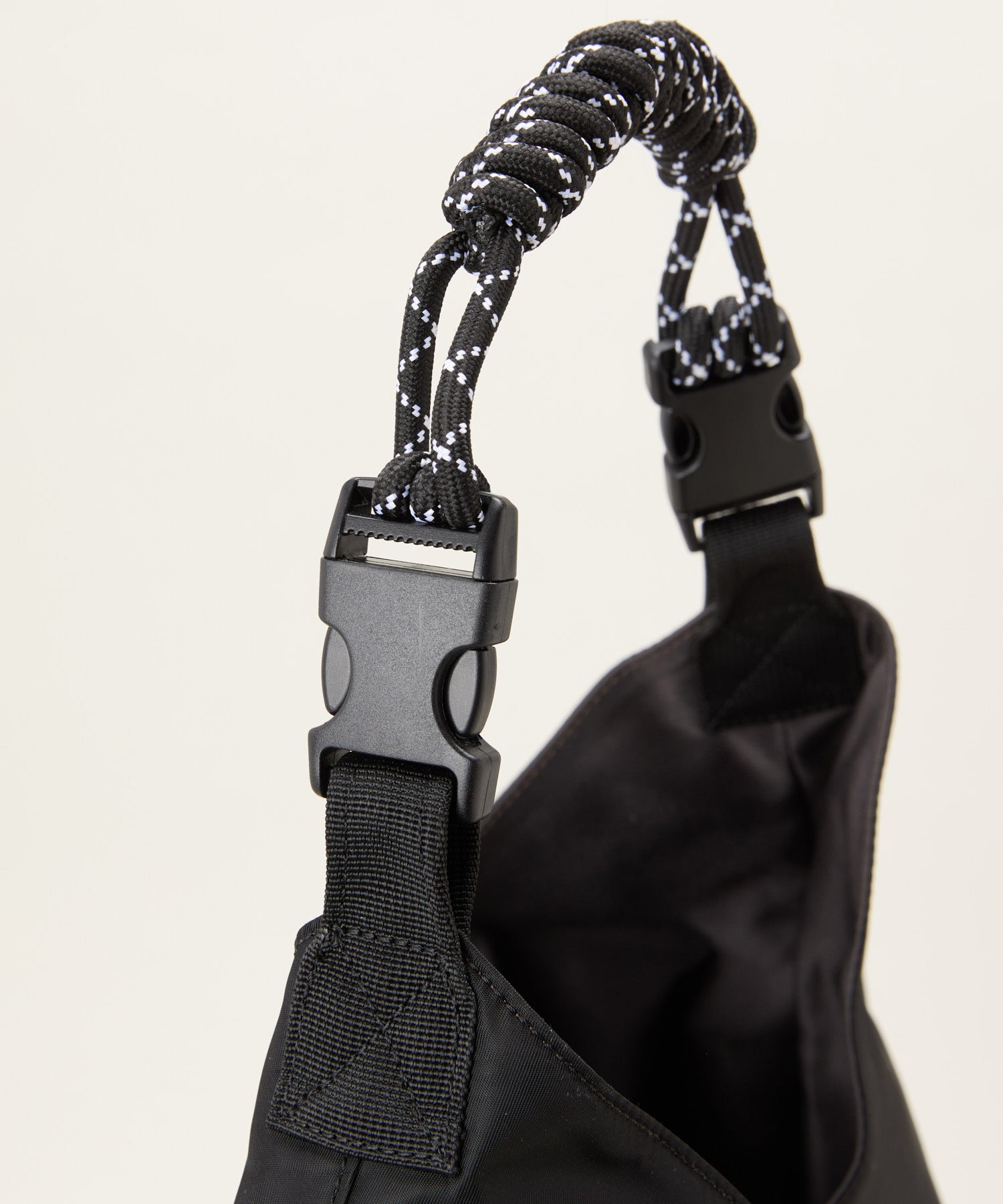 LE VERNIS] Paracord nylon azuma bag | CASSELINI ONLINE SHOP