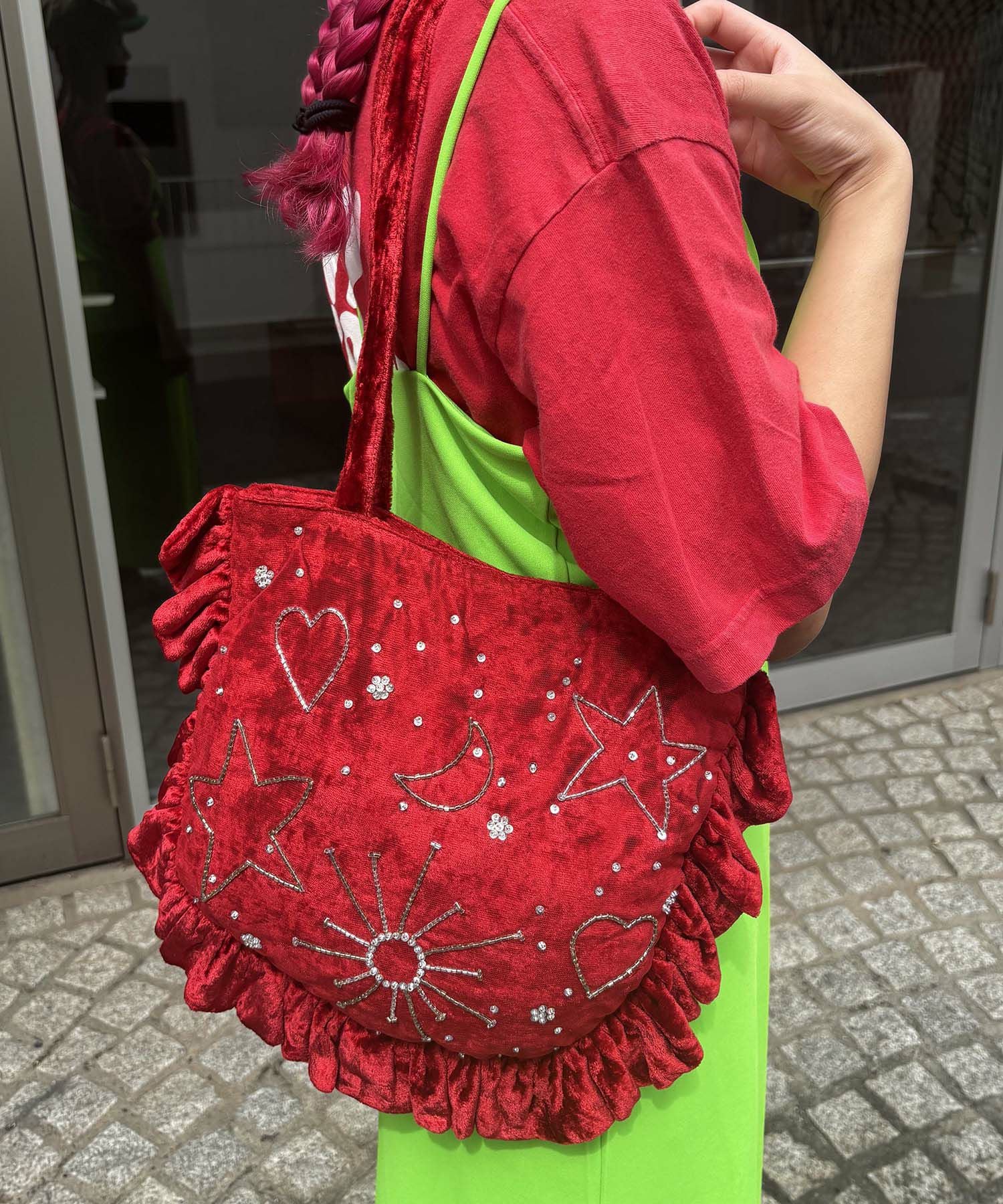 ベッツィ✖︎ドットミニヨンのカバン♡ピンクガーベラ HEY! Mrs ROSE(ヘイ！ミセスローズ)Velvet Gyoza Tote | CASSELINI