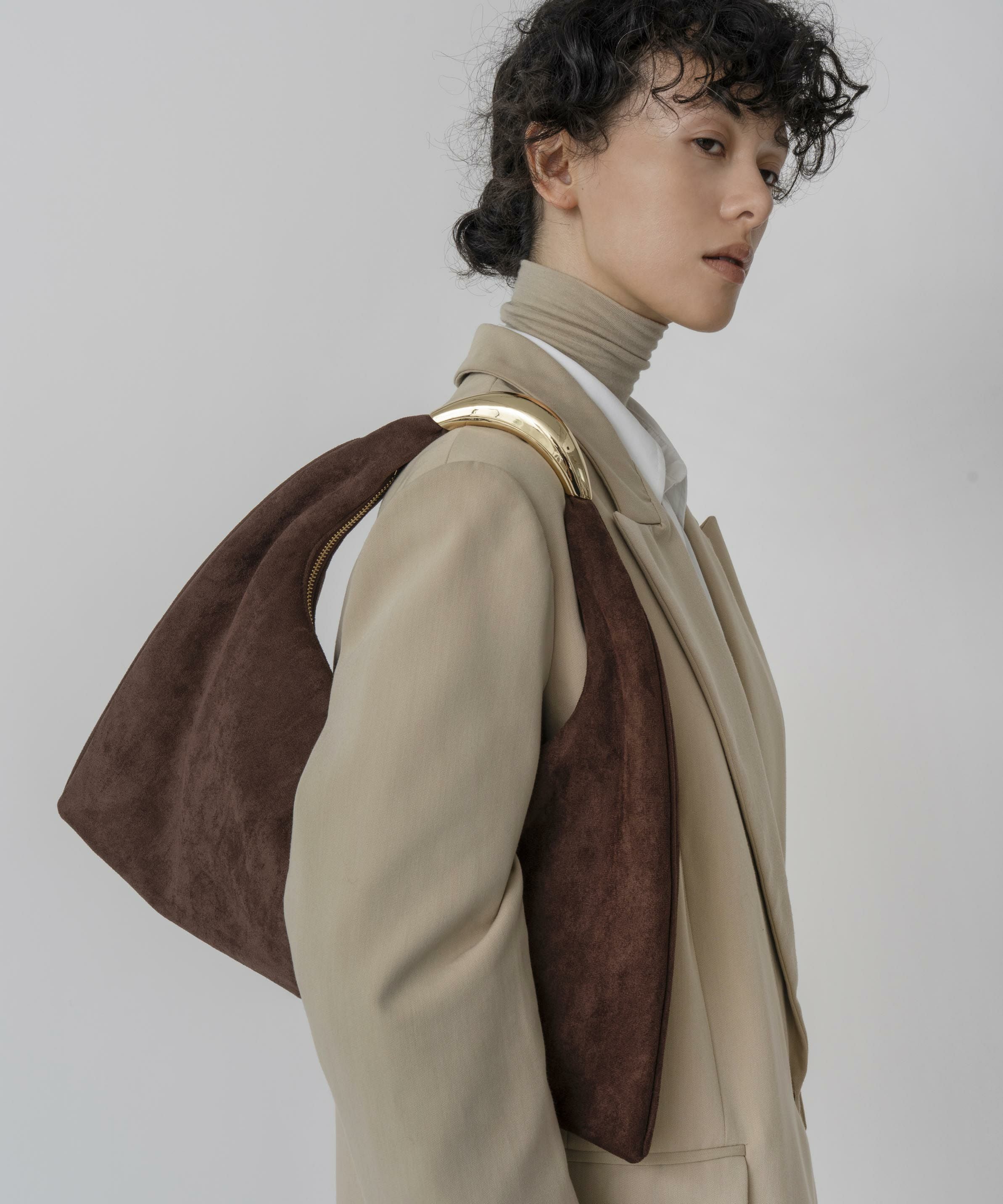 LE VERNIS] Sculpture triangle bag M | CASSELINI ONLINE SHOP