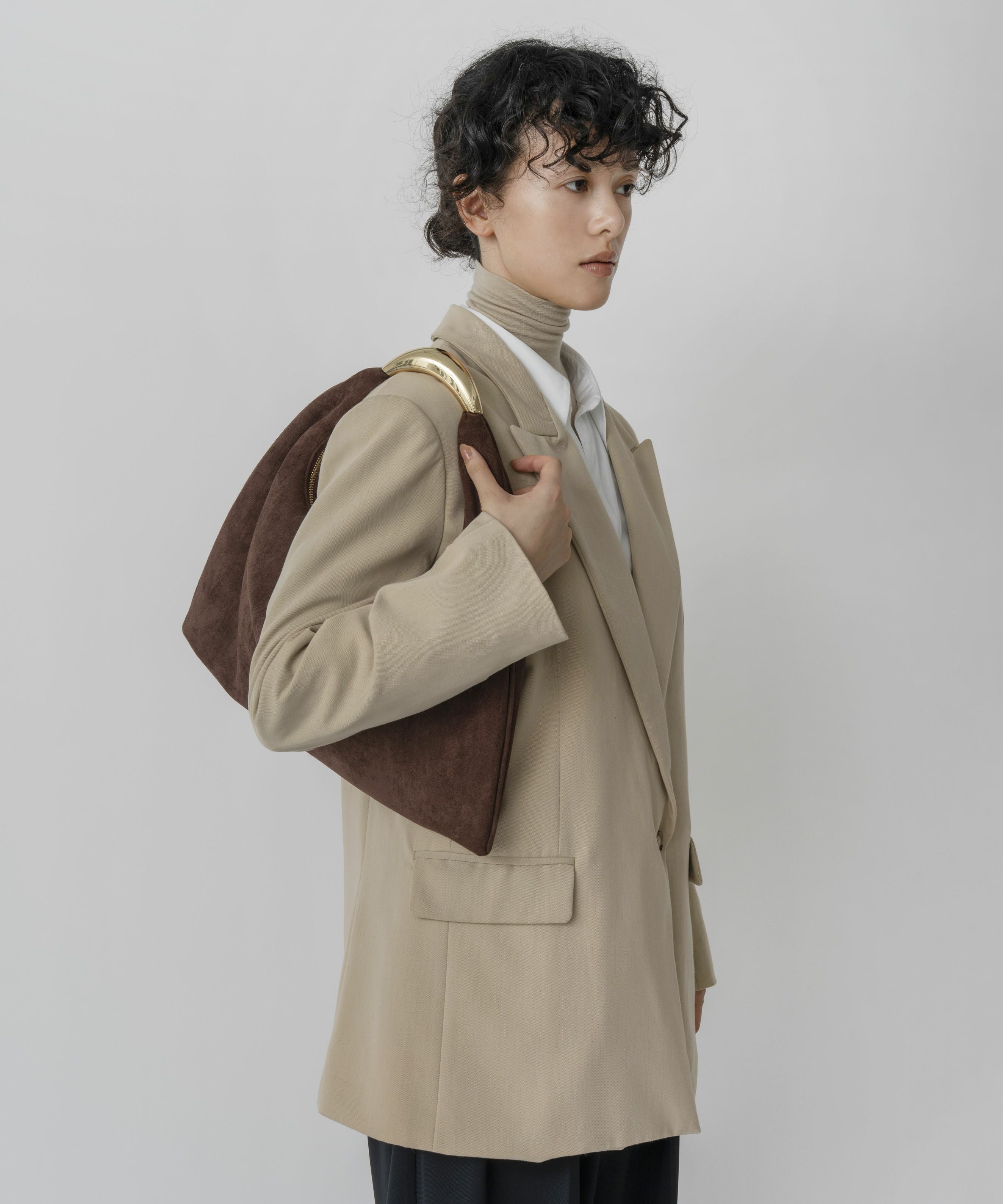 LE VERNIS] Sculpture triangle bag M | CASSELINI ONLINE SHOP