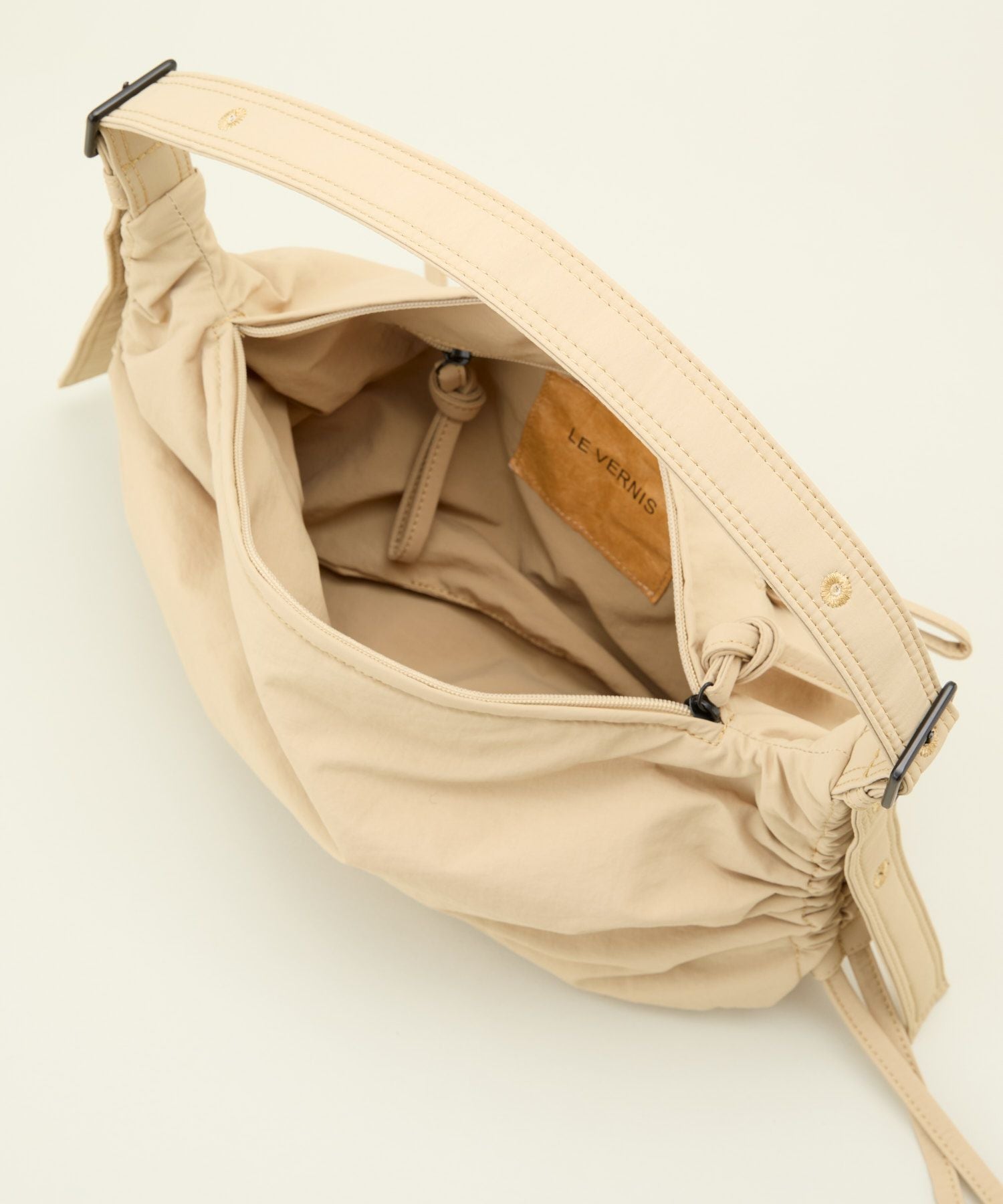 24時間以内発送 未使用品 希少カラー Leather Waist Bag LE VERNIS] Stomach bag S | CASSELINI ONLINE SHOP