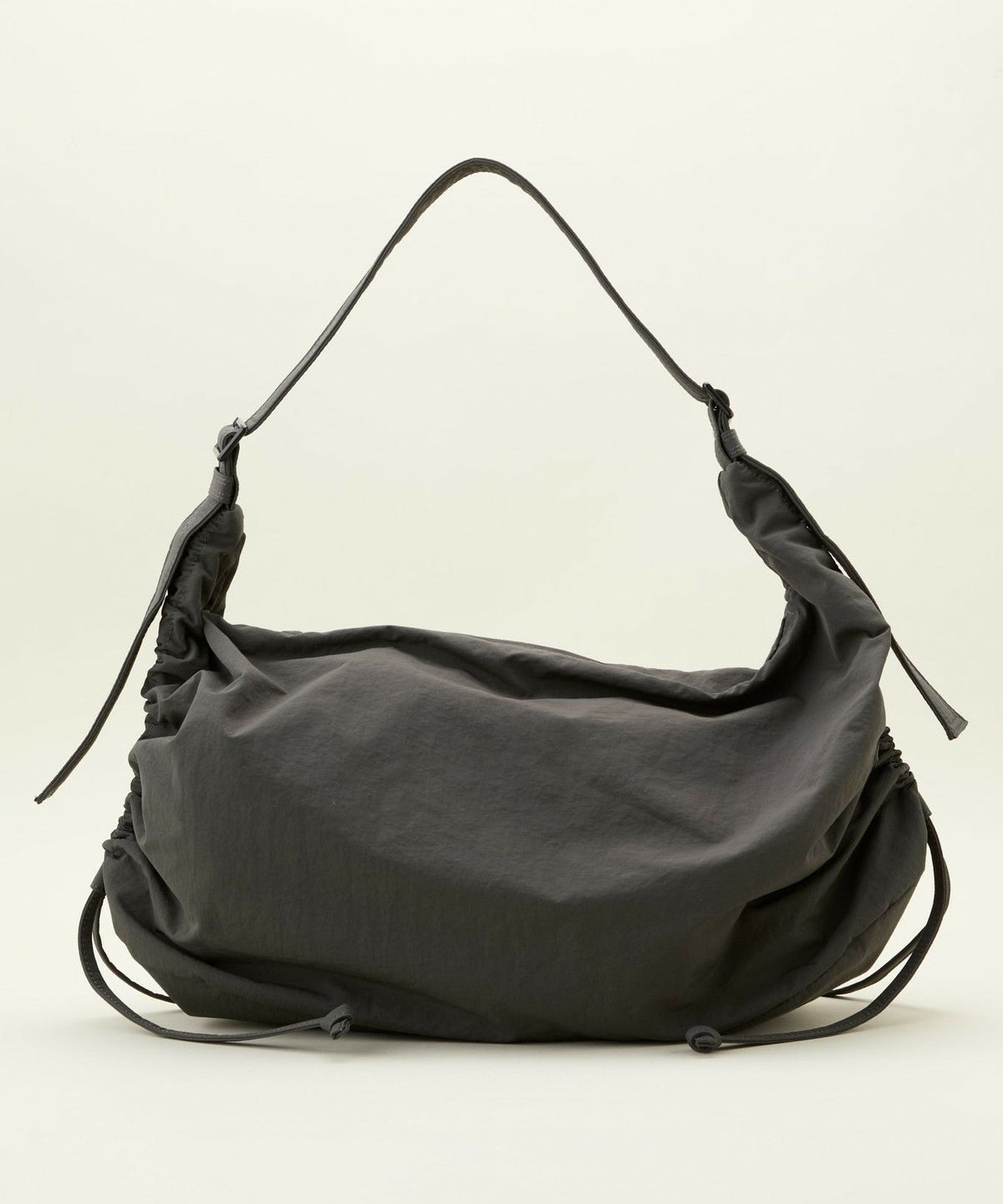 COLOR:チャコール