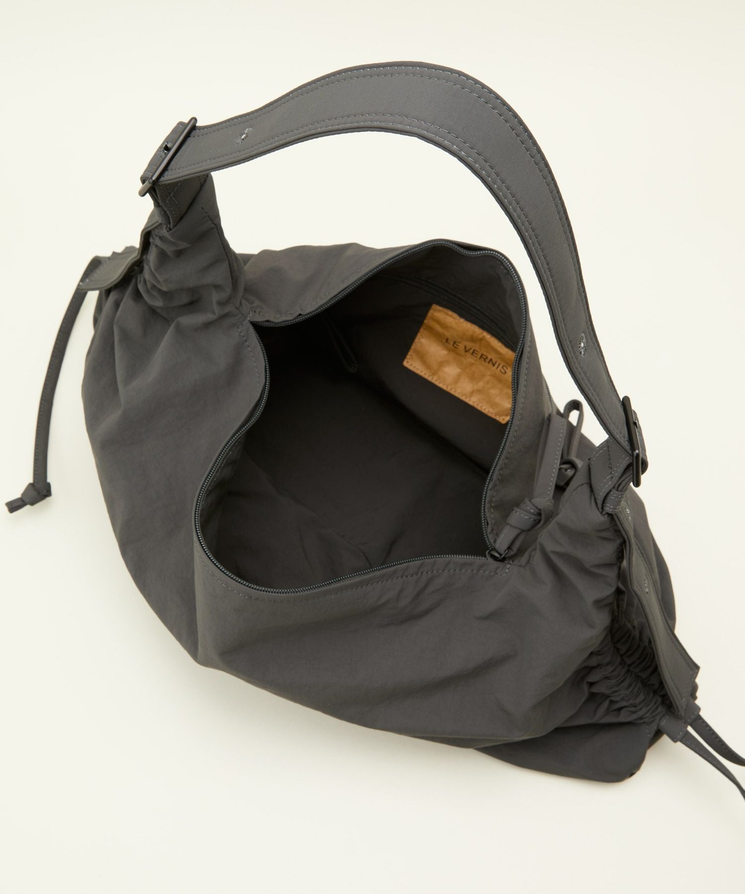 LE VERNIS] Stomach bag M | CASSELINI ONLINE SHOP