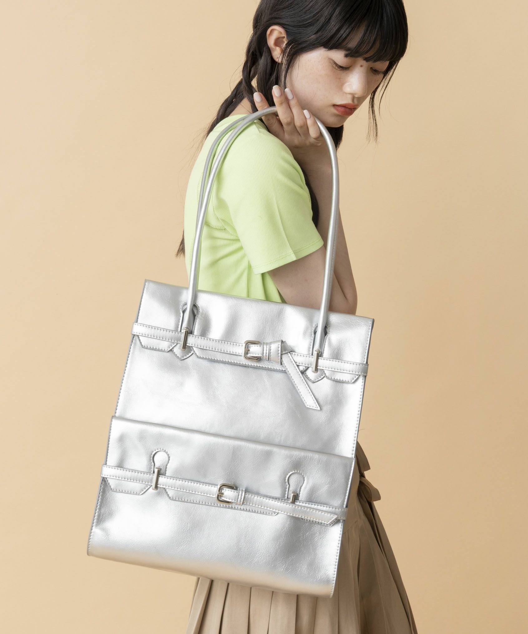 き*ん様 シャピロンスタイル ホワイト CCロゴ　ノベルティ Casselini(キャセリーニ)Wフラップベルトバッグ | CASSELINI ONLINE SHOP