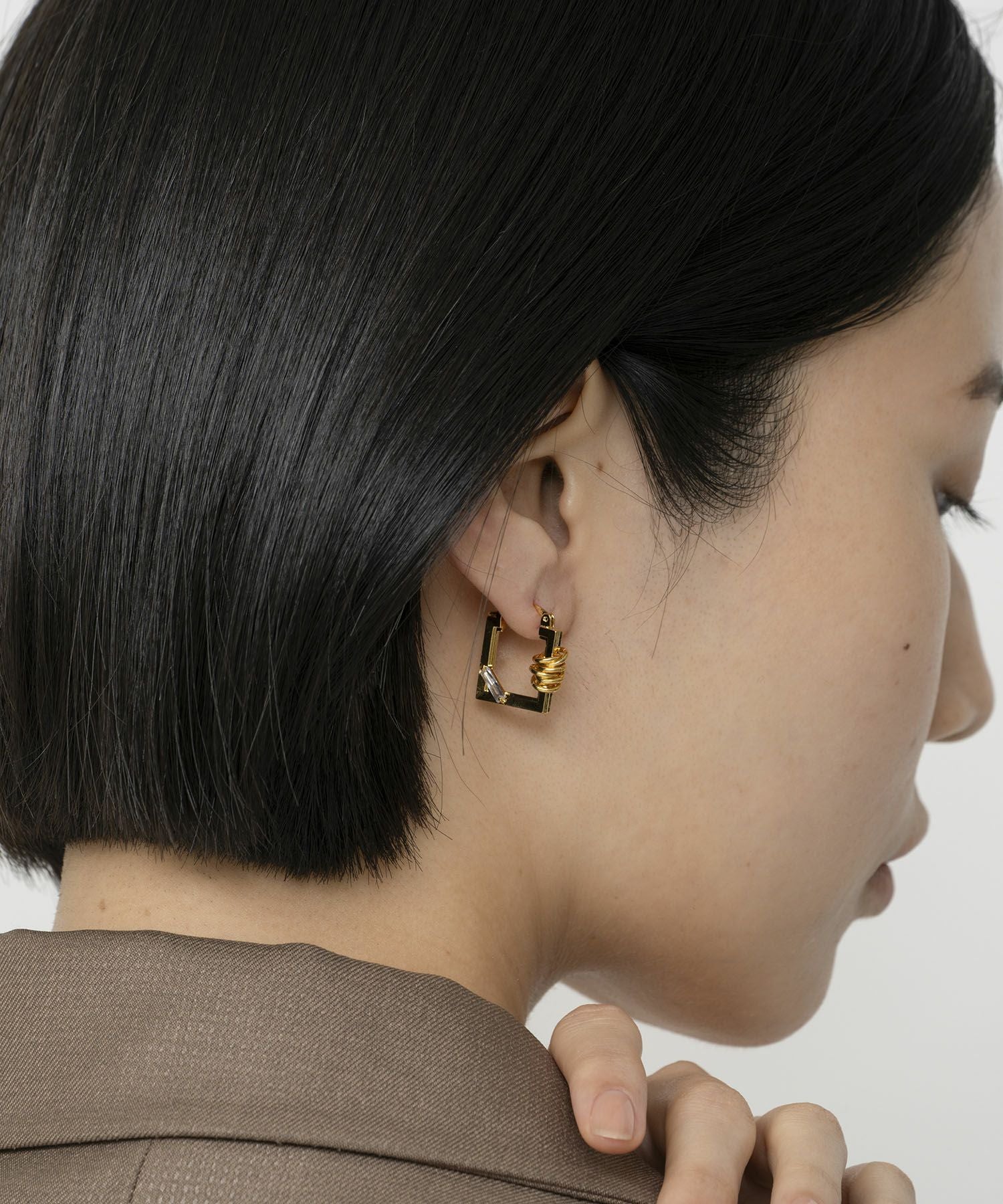 LAPUIS] Coil Frame pierced earrings | CASSELINI ONLINE SHOP