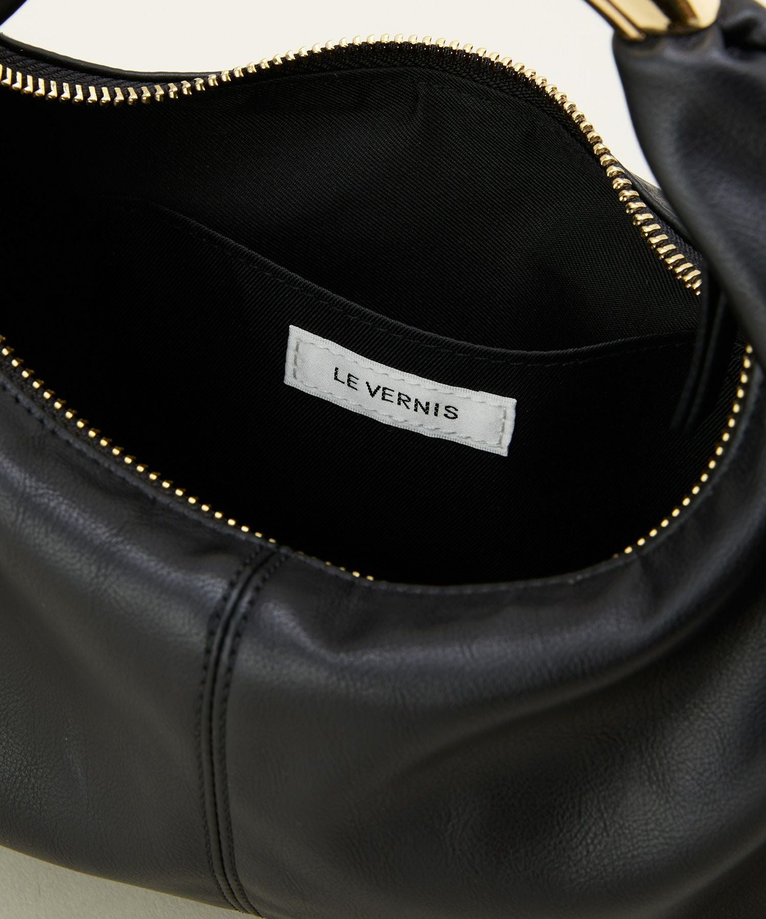 LE VERNIS] Sculpture triangle bag S | CASSELINI ONLINE SHOP