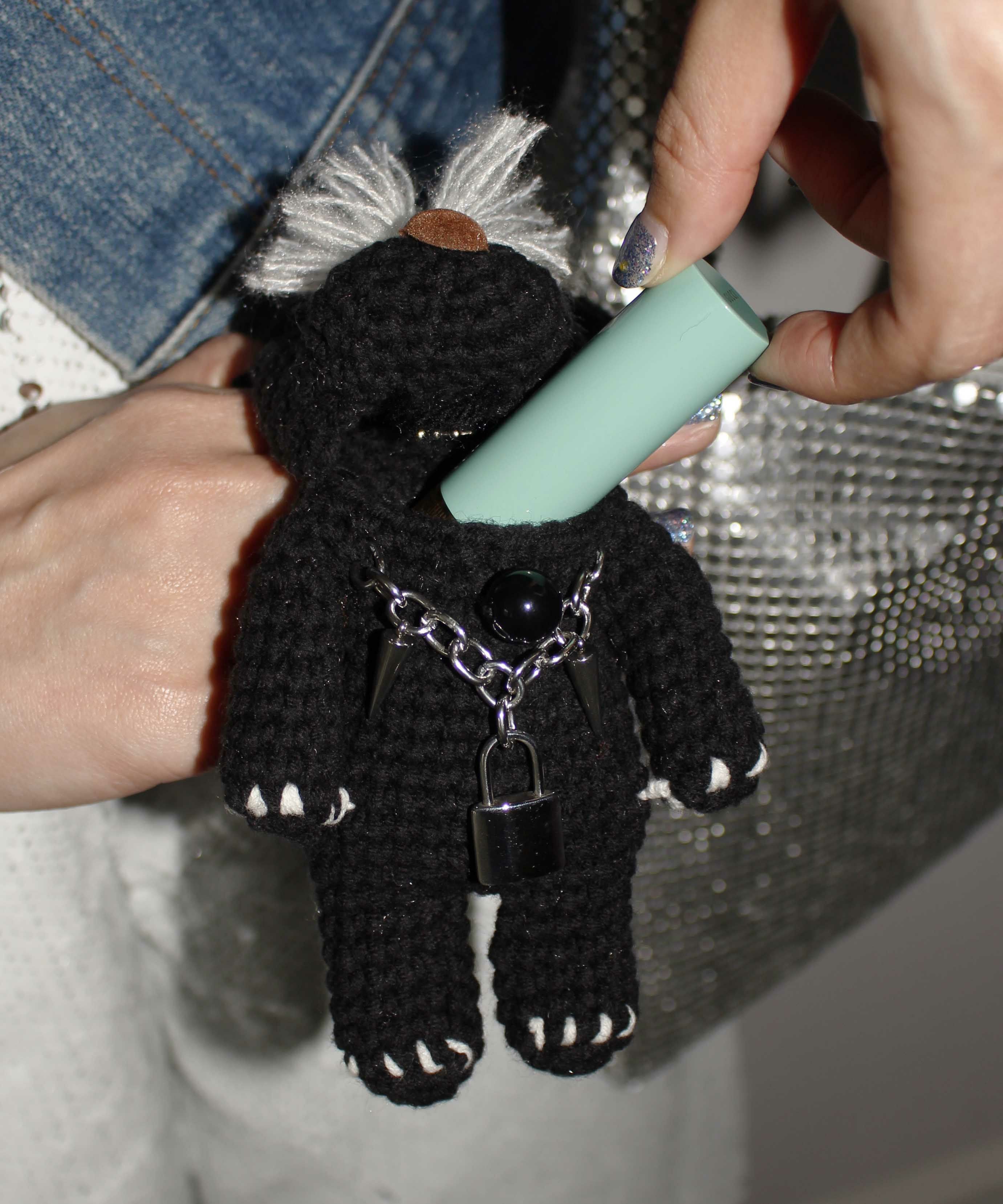 HEY! Mrs ROSE(ヘイ！ミセスローズ)Crochet Dog LipCharm | CASSELINI