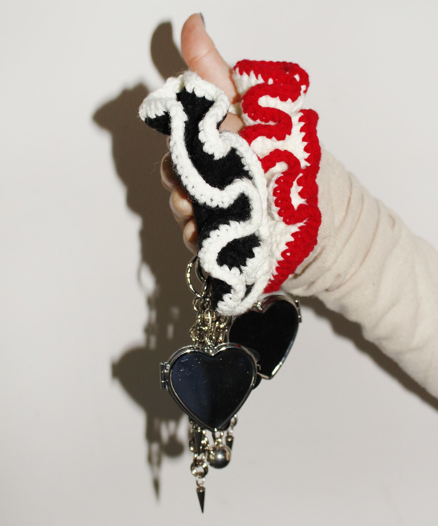 HEY! Mrs ROSE(ヘイ！ミセスローズ)Frill & Chain Charm | CASSELINI