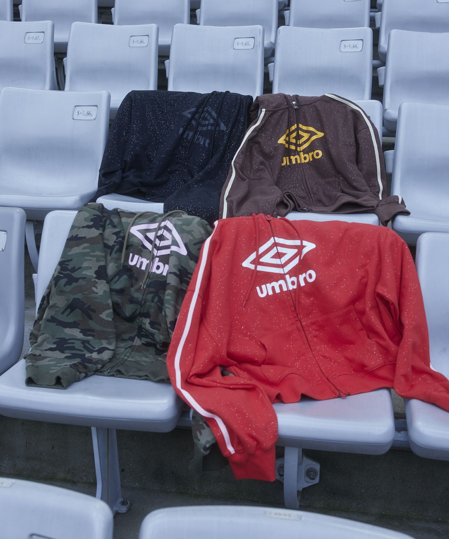 Casselini(キャセリーニ) 【UMBRO× Casselini】ロゴジップパーカー