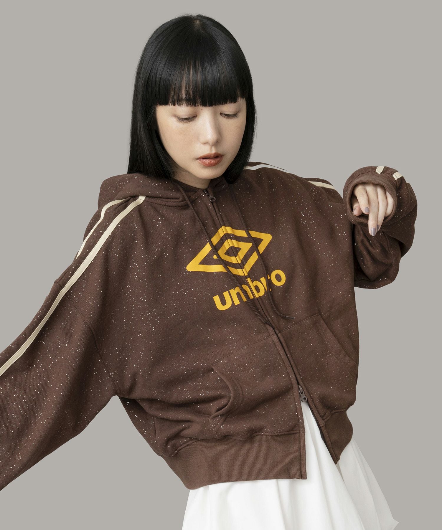 【新品未使用】UMBRO x Casseliniロゴ ジップパーカー ブラウン Casselini(キャセリーニ) 【UMBRO× Casselini】ロゴジップパーカー