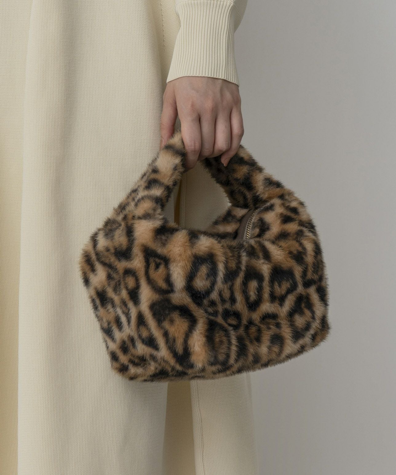 LE VERNIS] Fake fur micro bag | CASSELINI ONLINE SHOP