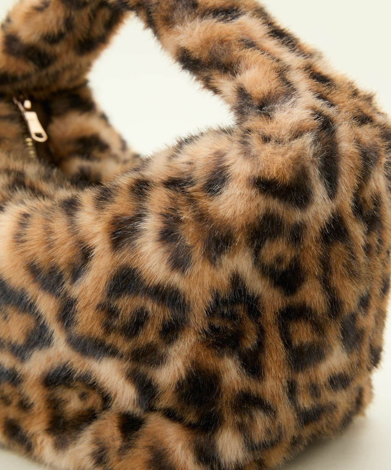 LE VERNIS] Fake fur micro bag | CASSELINI ONLINE SHOP