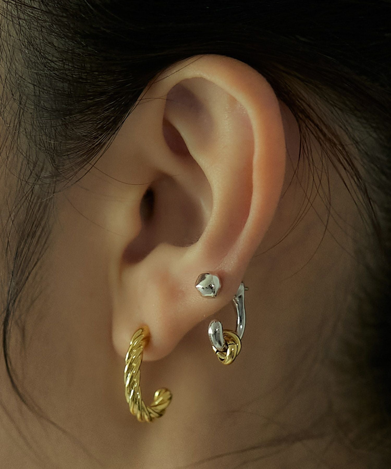 LAPUIS] Drop flow coil pierced earrings | CASSELINI ONLINE SHOP