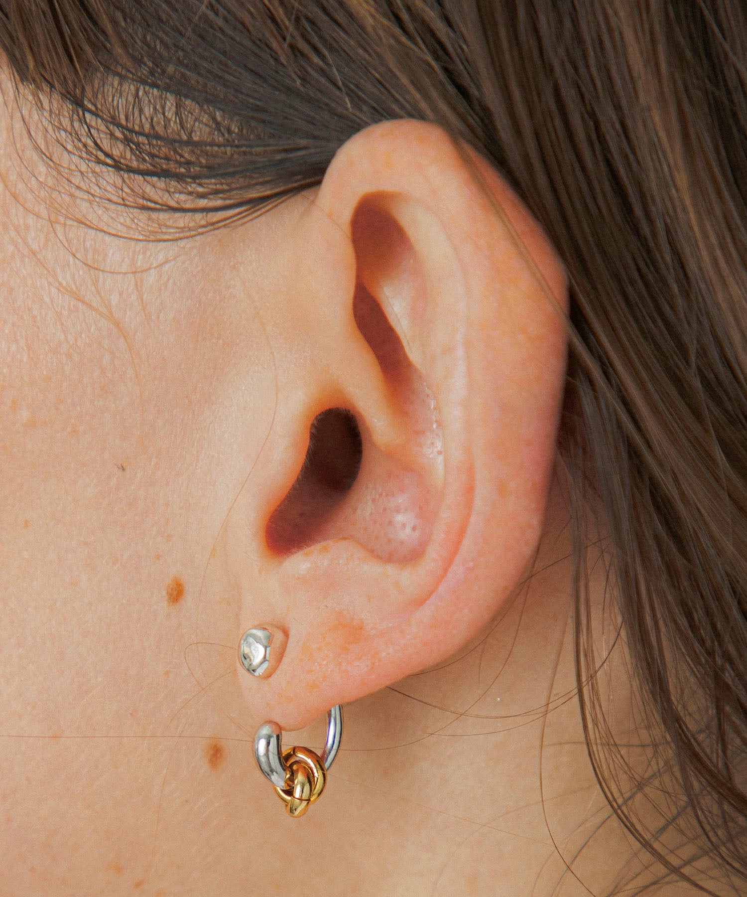 LAPUIS] Drop flow coil pierced earrings | CASSELINI ONLINE SHOP