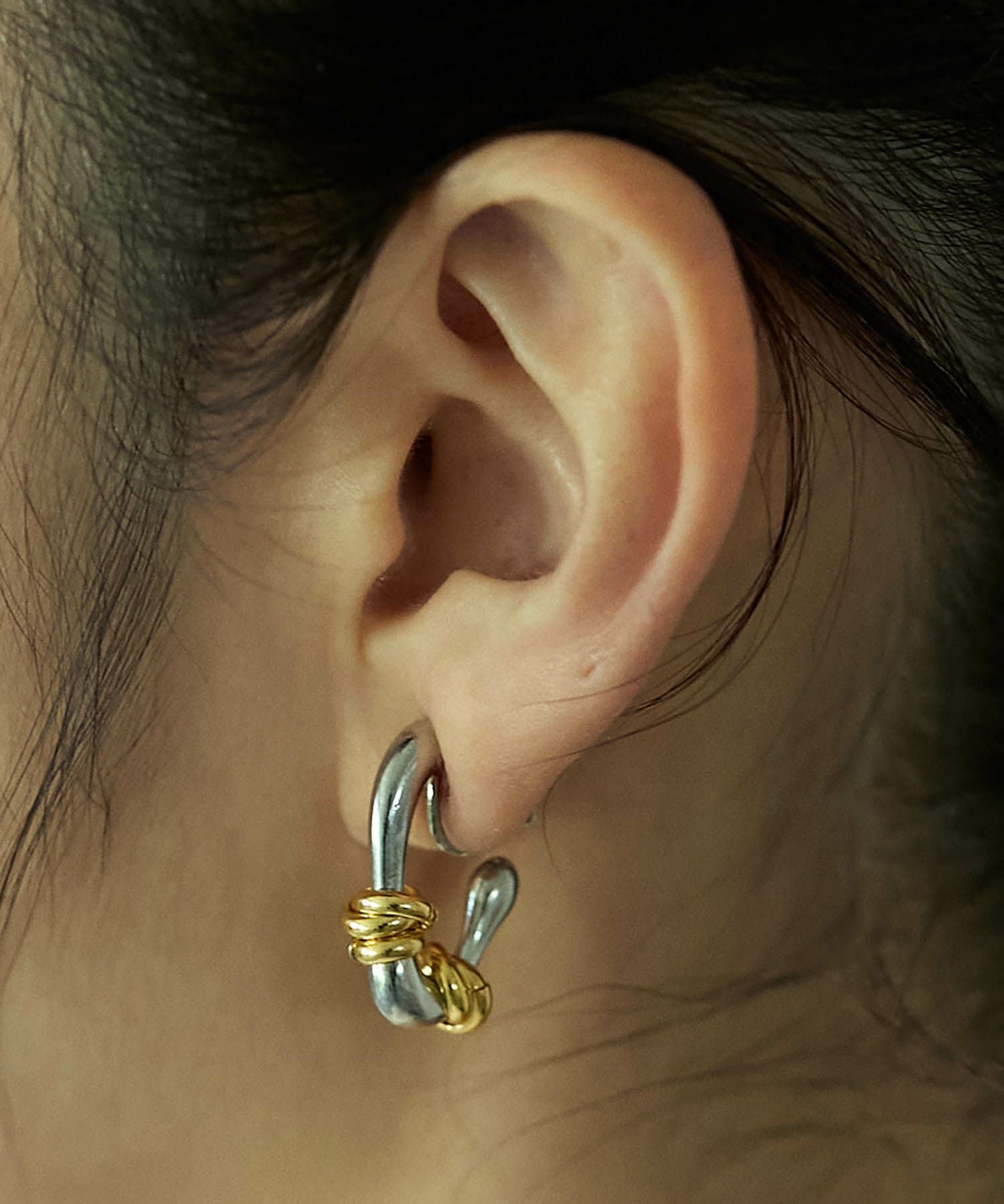 LAPUIS] Flow coil earring | CASSELINI ONLINE SHOP